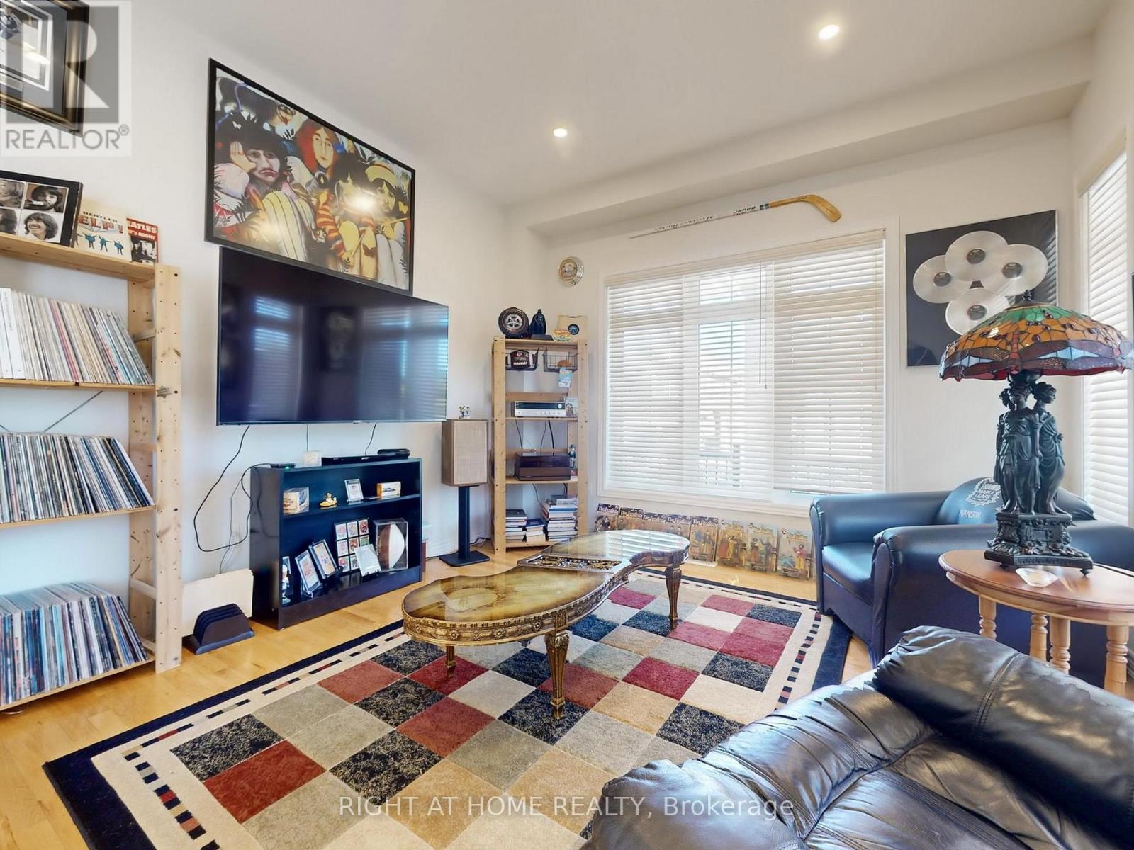 176 Sharon Creek Drive, East Gwillimbury (Sharon), Ontario  L9N 0P9 - Photo 8 - N12442885