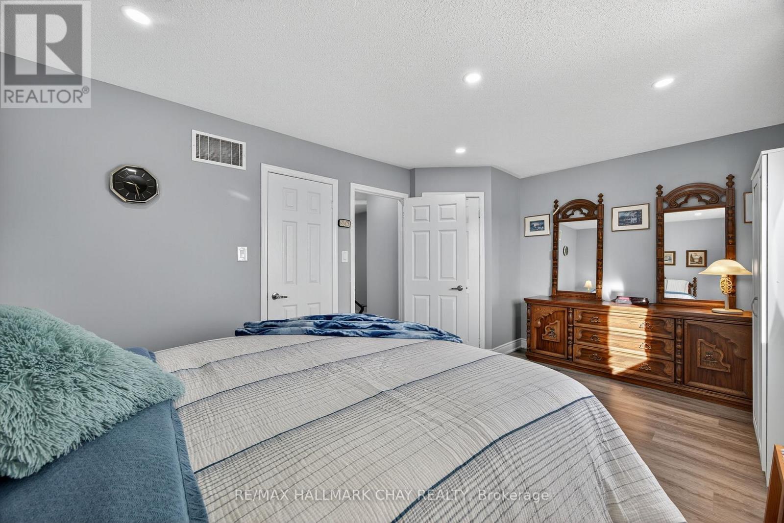 3 Coleman Drive, Barrie (Edgehill Drive), Ontario  L4N 0R5 - Photo 17 - S12442833