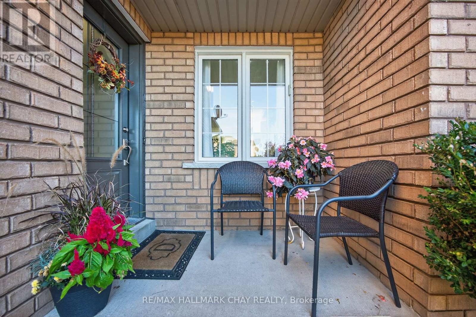 3 Coleman Drive, Barrie (Edgehill Drive), Ontario  L4N 0R5 - Photo 4 - S12442833