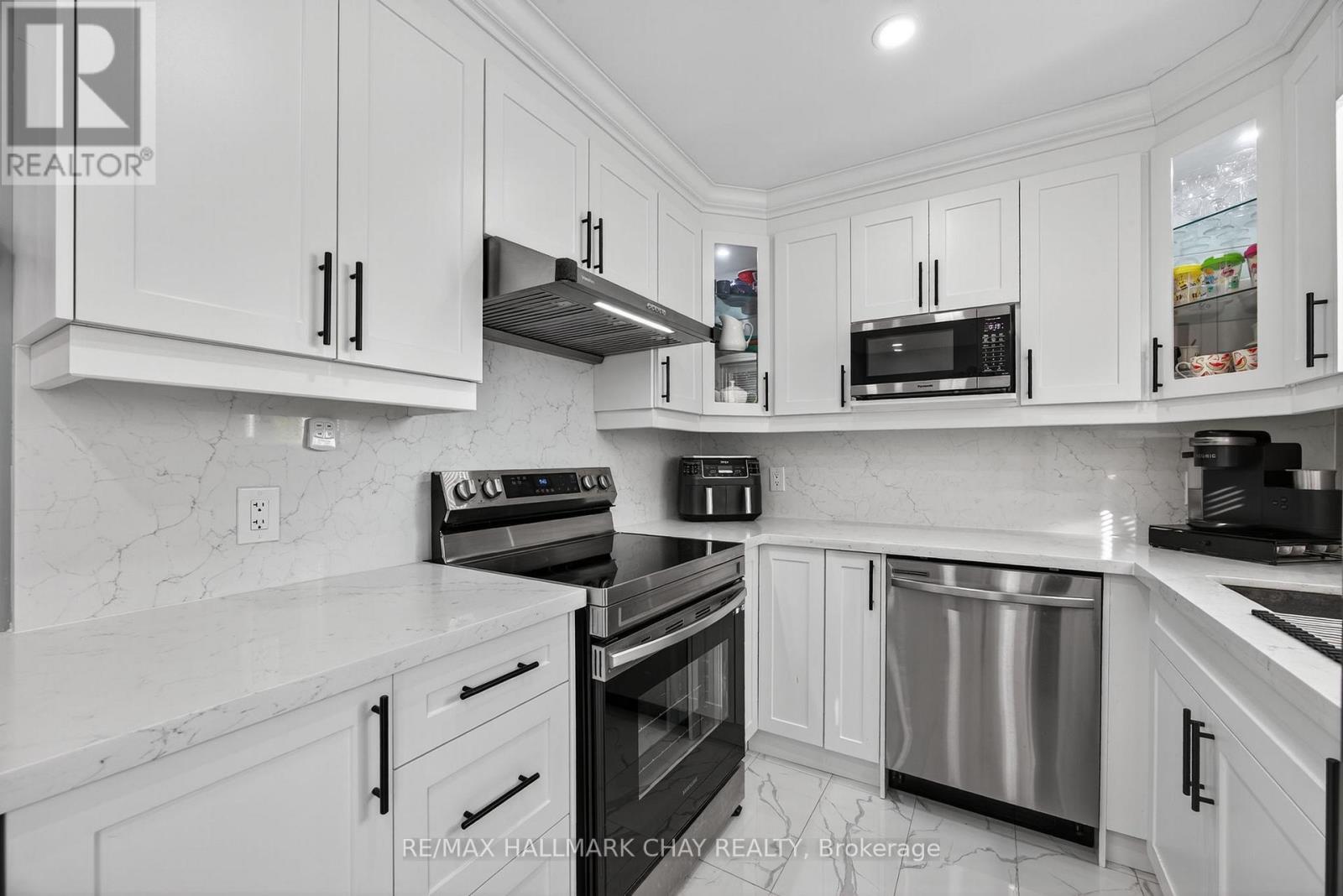 3 Coleman Drive, Barrie (Edgehill Drive), Ontario  L4N 0R5 - Photo 5 - S12442833