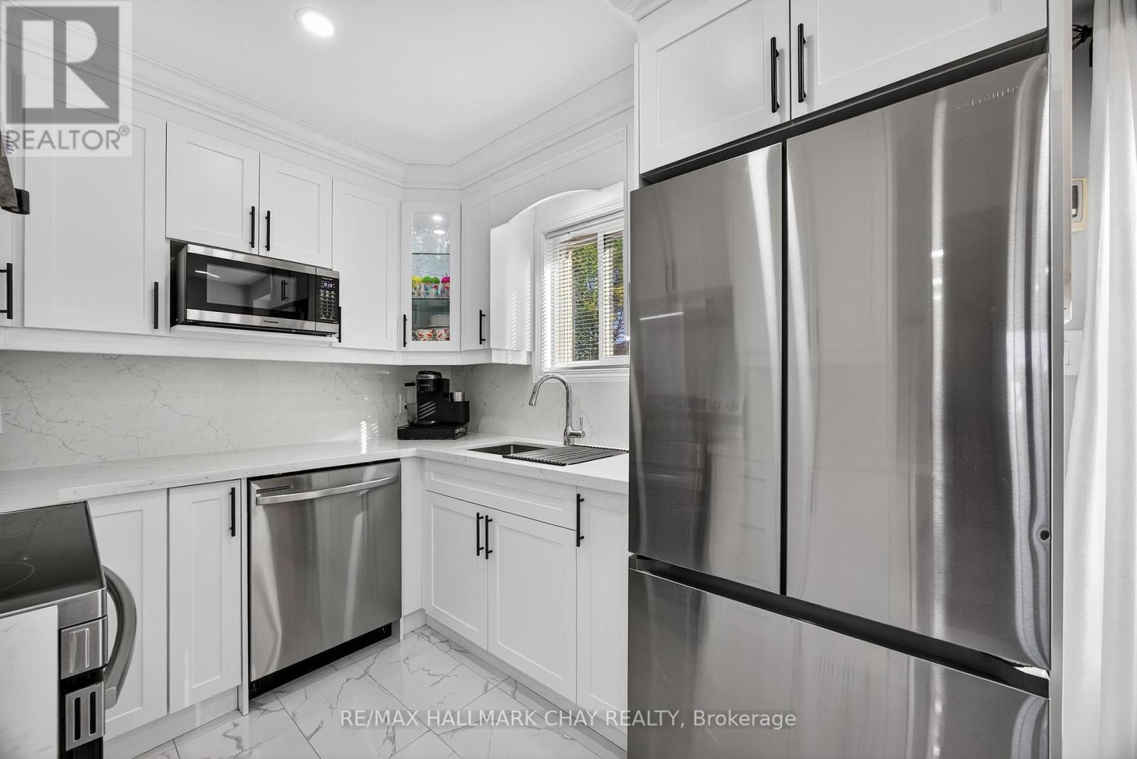 3 Coleman Drive, Barrie (Edgehill Drive), Ontario  L4N 0R5 - Photo 6 - S12442833