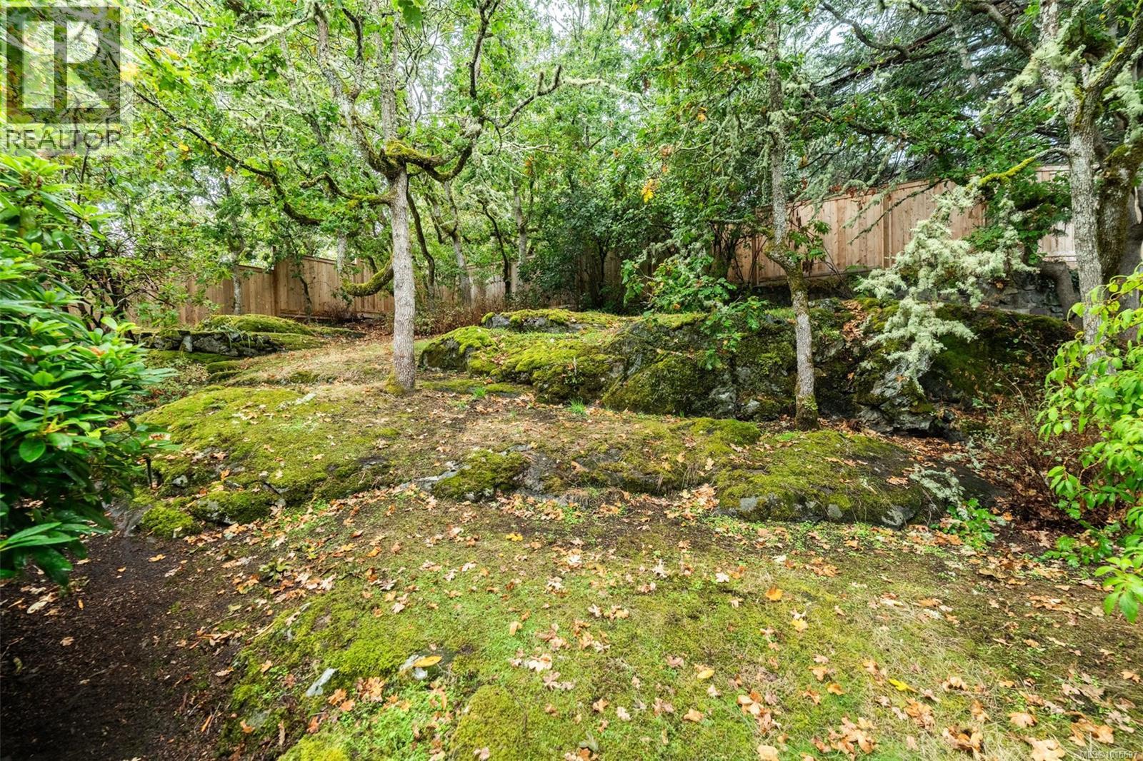 4464 Sunnywood Pl, Saanich, British Columbia  V8X 4N4 - Photo 41 - 1015697