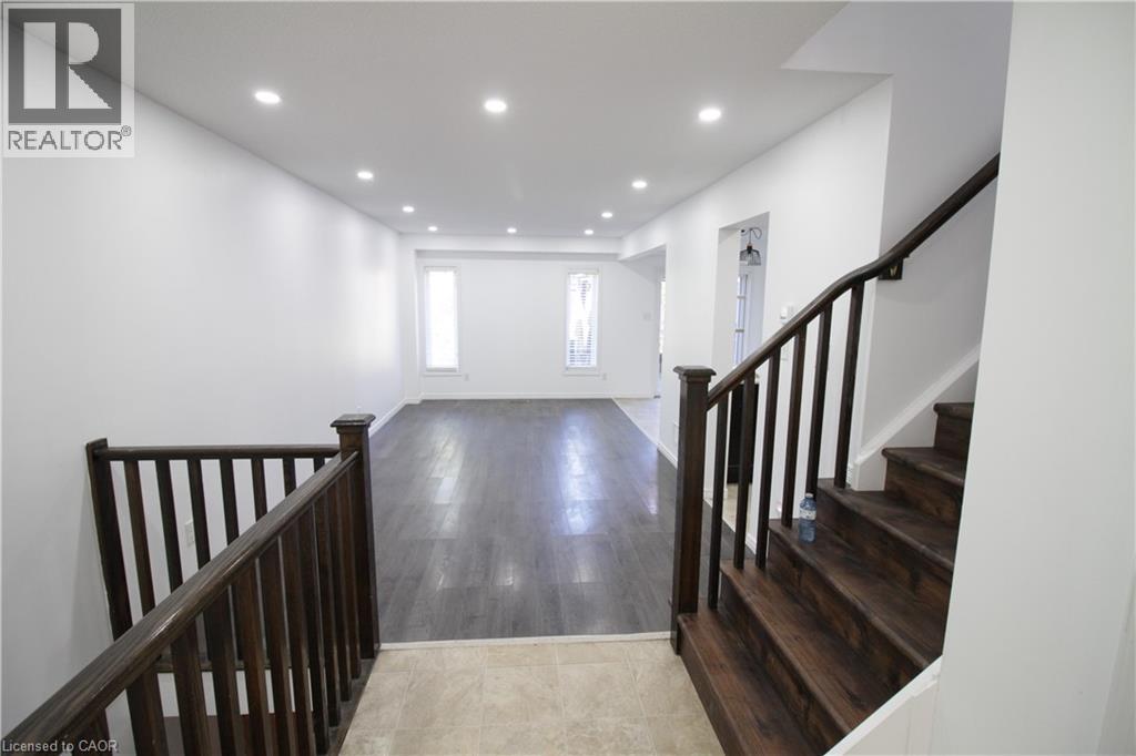 135 Sims Estate Drive, Kitchener, Ontario  N2A 0A6 - Photo 3 - 40775329
