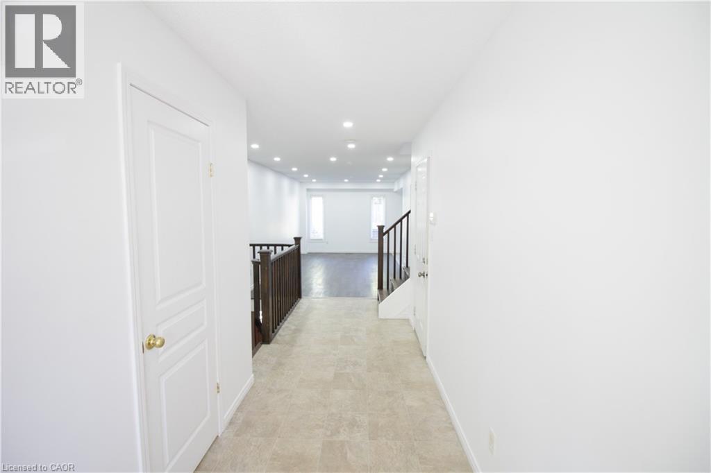 135 Sims Estate Drive, Kitchener, Ontario  N2A 0A6 - Photo 2 - 40775329