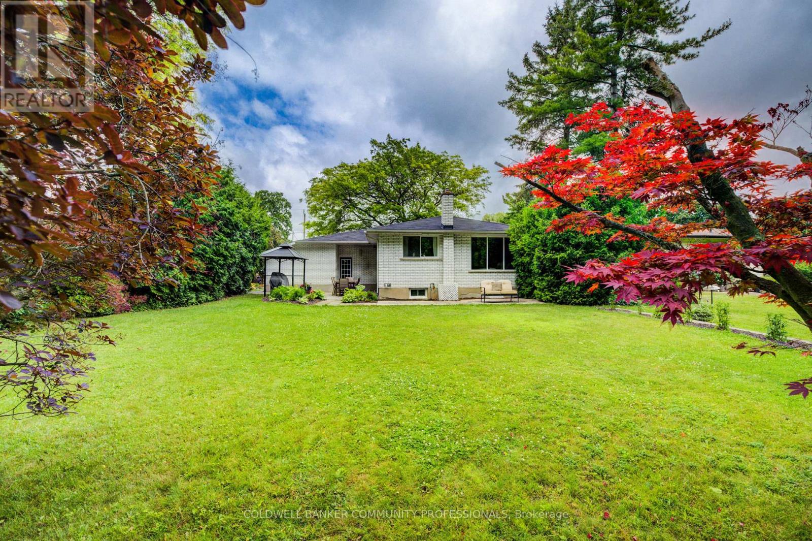 18 Rosemore Road, St. Catharines, Ontario L2S 1A8 - Photo 2 - X12441057