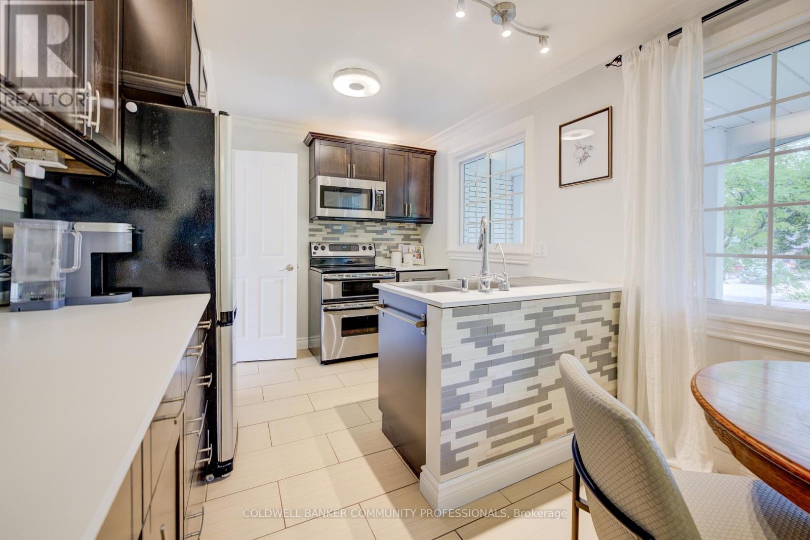 18 Rosemore Road, St. Catharines, Ontario L2S 1A8 - Photo 9 - X12441057