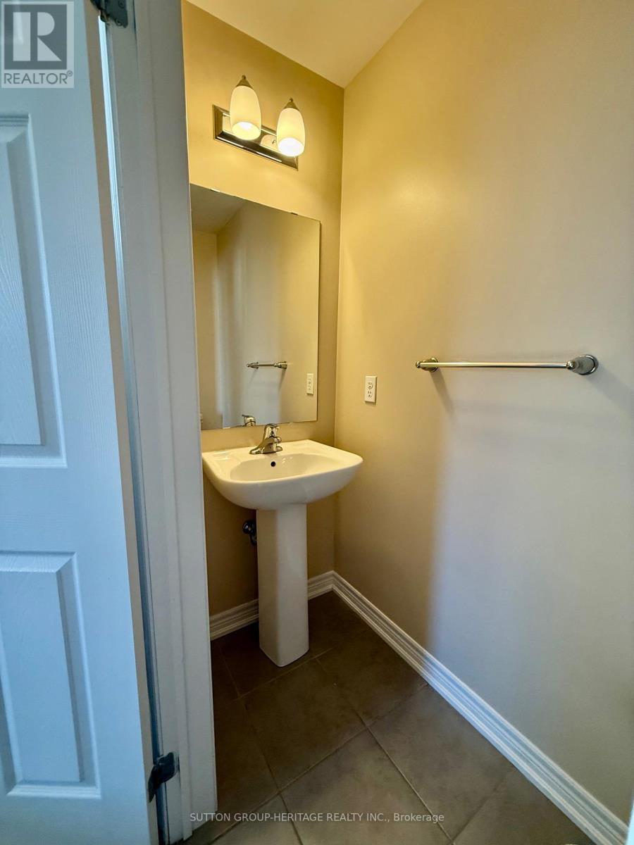 66 Tabaret Crescent, Oshawa (Windfields), Ontario  L1L 0G5 - Photo 9 - E12441043