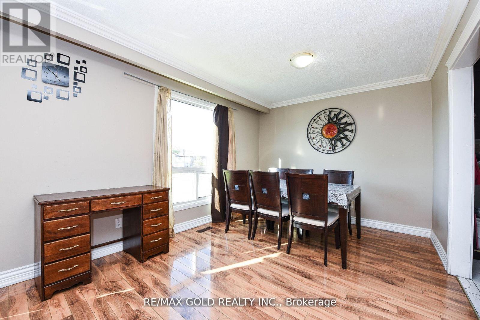3630 Brandon Gate Drive, Mississauga (Malton), Ontario  L4T 3E5 - Photo 10 - W12442832