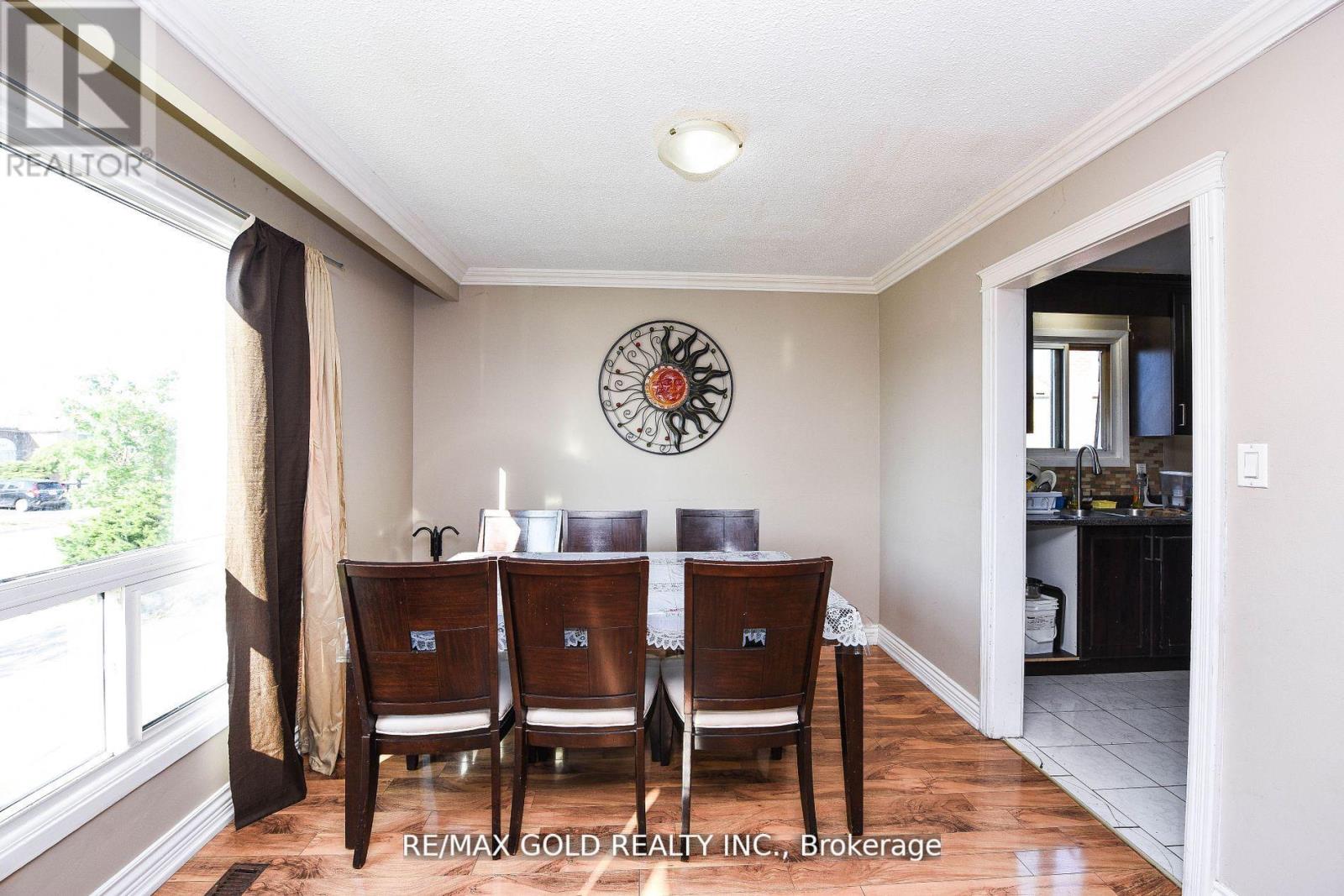 3630 Brandon Gate Drive, Mississauga (Malton), Ontario  L4T 3E5 - Photo 11 - W12442832