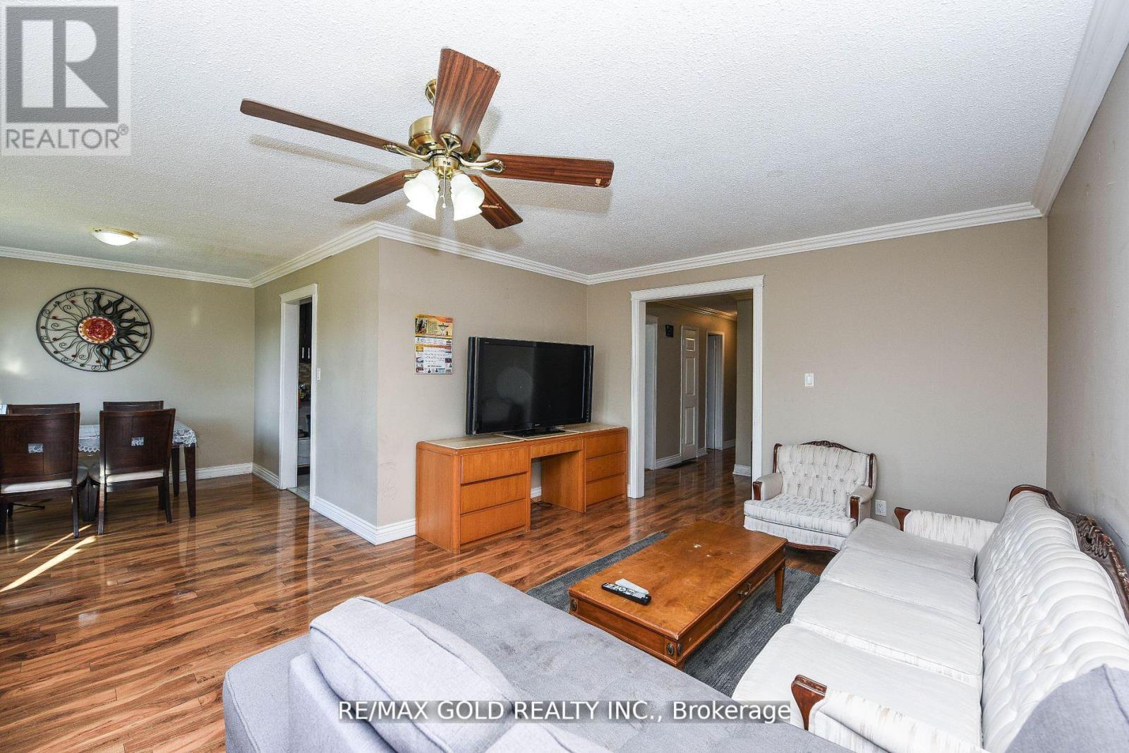 3630 Brandon Gate Drive, Mississauga (Malton), Ontario  L4T 3E5 - Photo 12 - W12442832