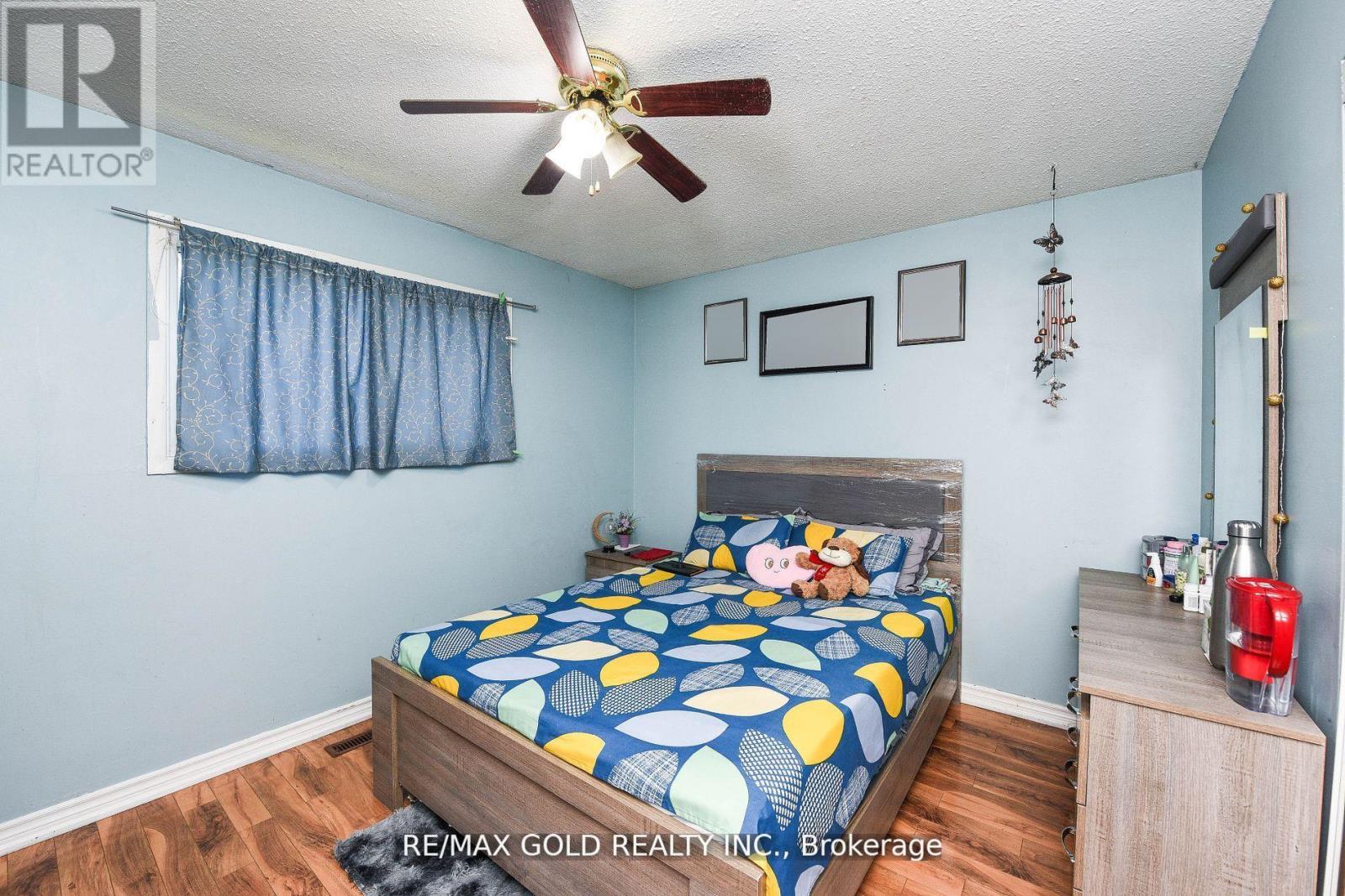 3630 Brandon Gate Drive, Mississauga (Malton), Ontario  L4T 3E5 - Photo 16 - W12442832