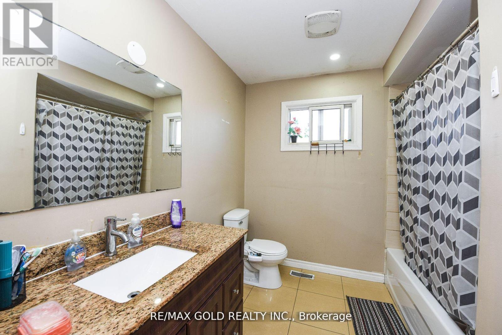 3630 Brandon Gate Drive, Mississauga (Malton), Ontario  L4T 3E5 - Photo 20 - W12442832