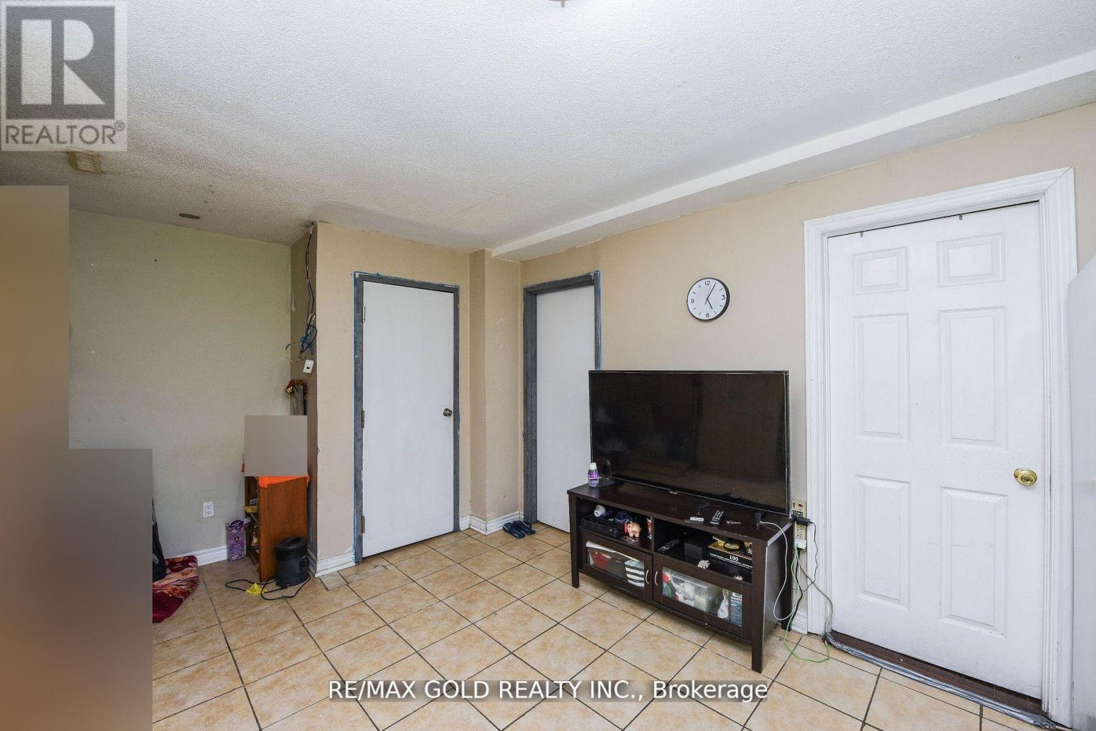 3630 Brandon Gate Drive, Mississauga (Malton), Ontario  L4T 3E5 - Photo 25 - W12442832