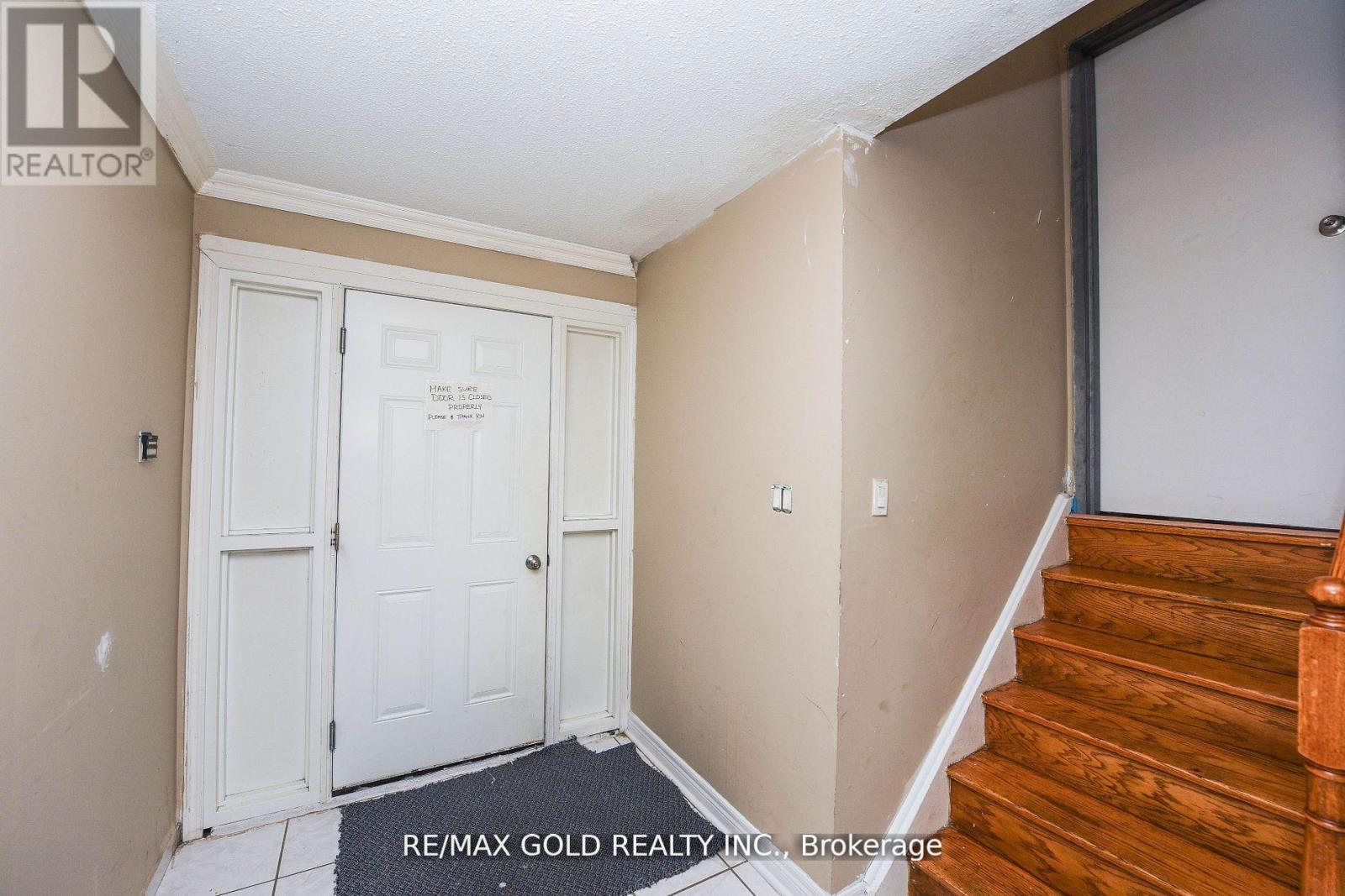 3630 Brandon Gate Drive, Mississauga (Malton), Ontario  L4T 3E5 - Photo 6 - W12442832