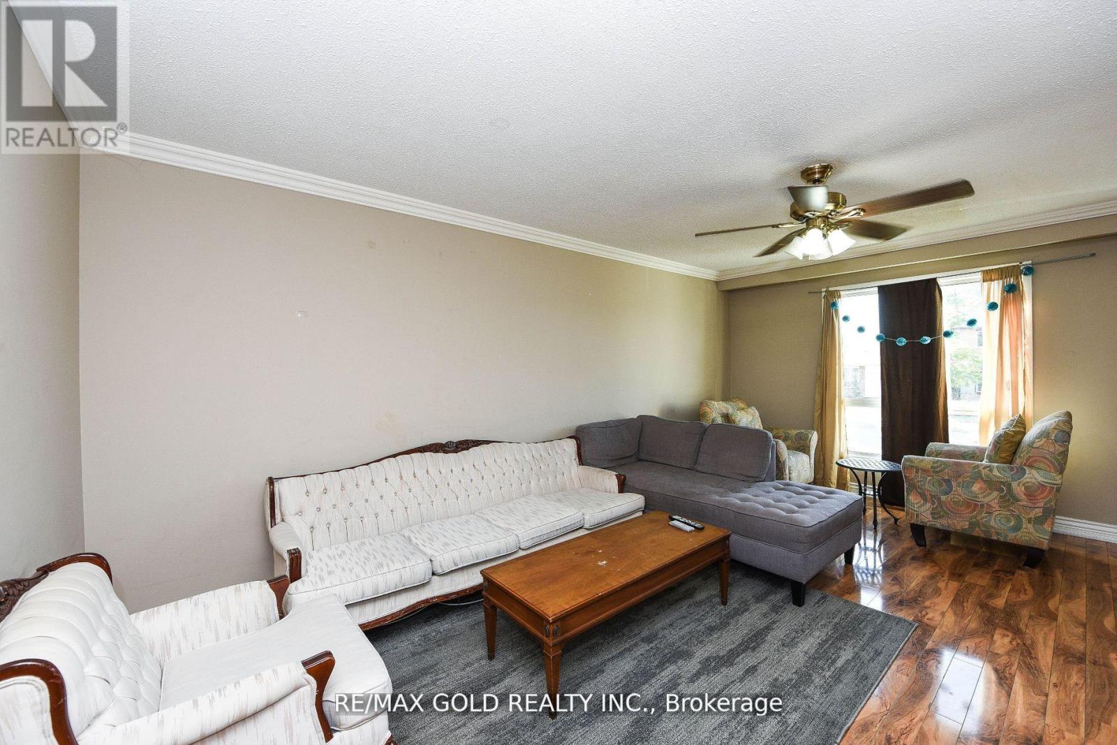 3630 Brandon Gate Drive, Mississauga (Malton), Ontario  L4T 3E5 - Photo 9 - W12442832