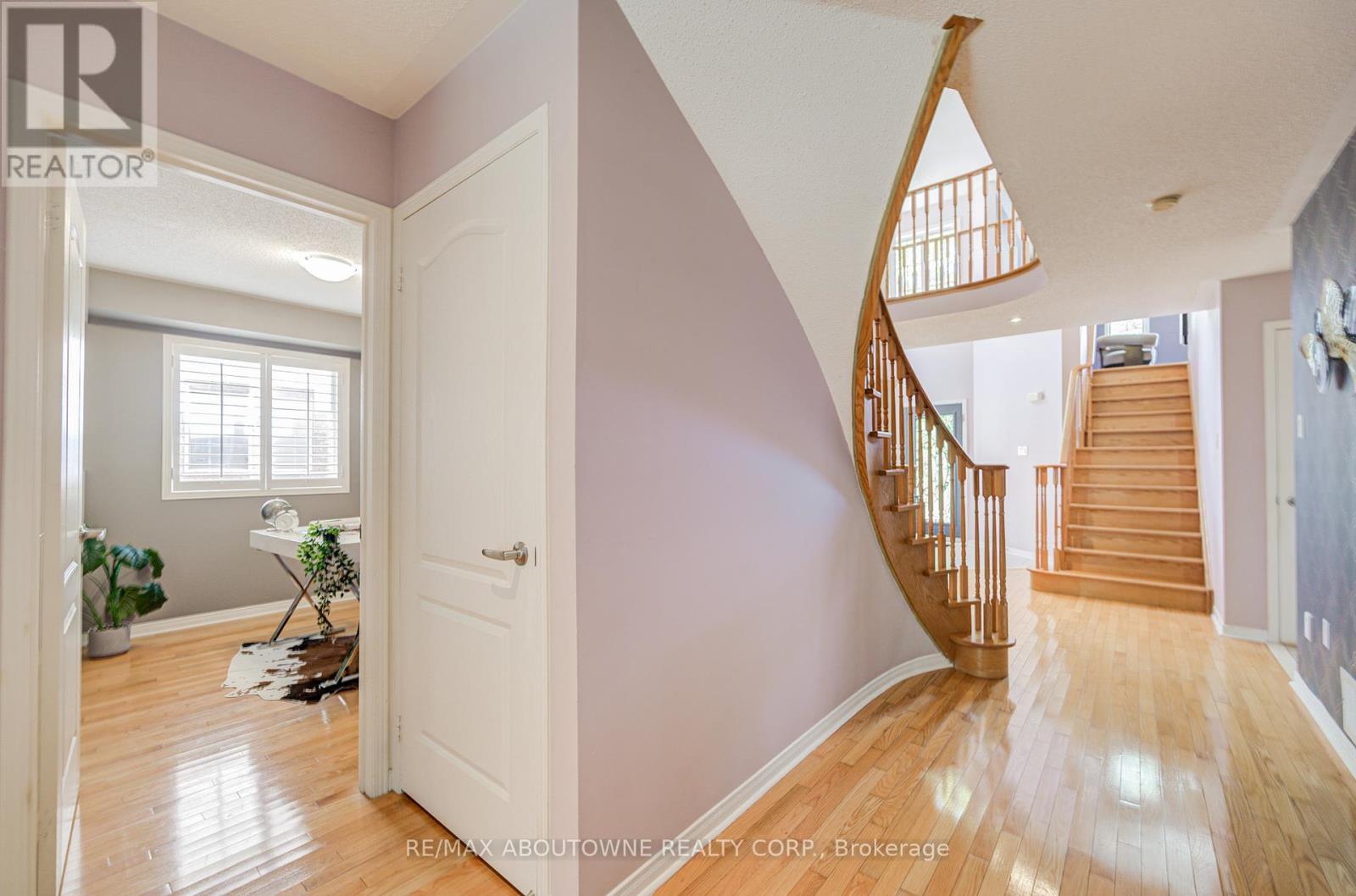 3041 Caulfield Crescent, Mississauga, Ontario  L5M 6J7 - Photo 10 - W12442838