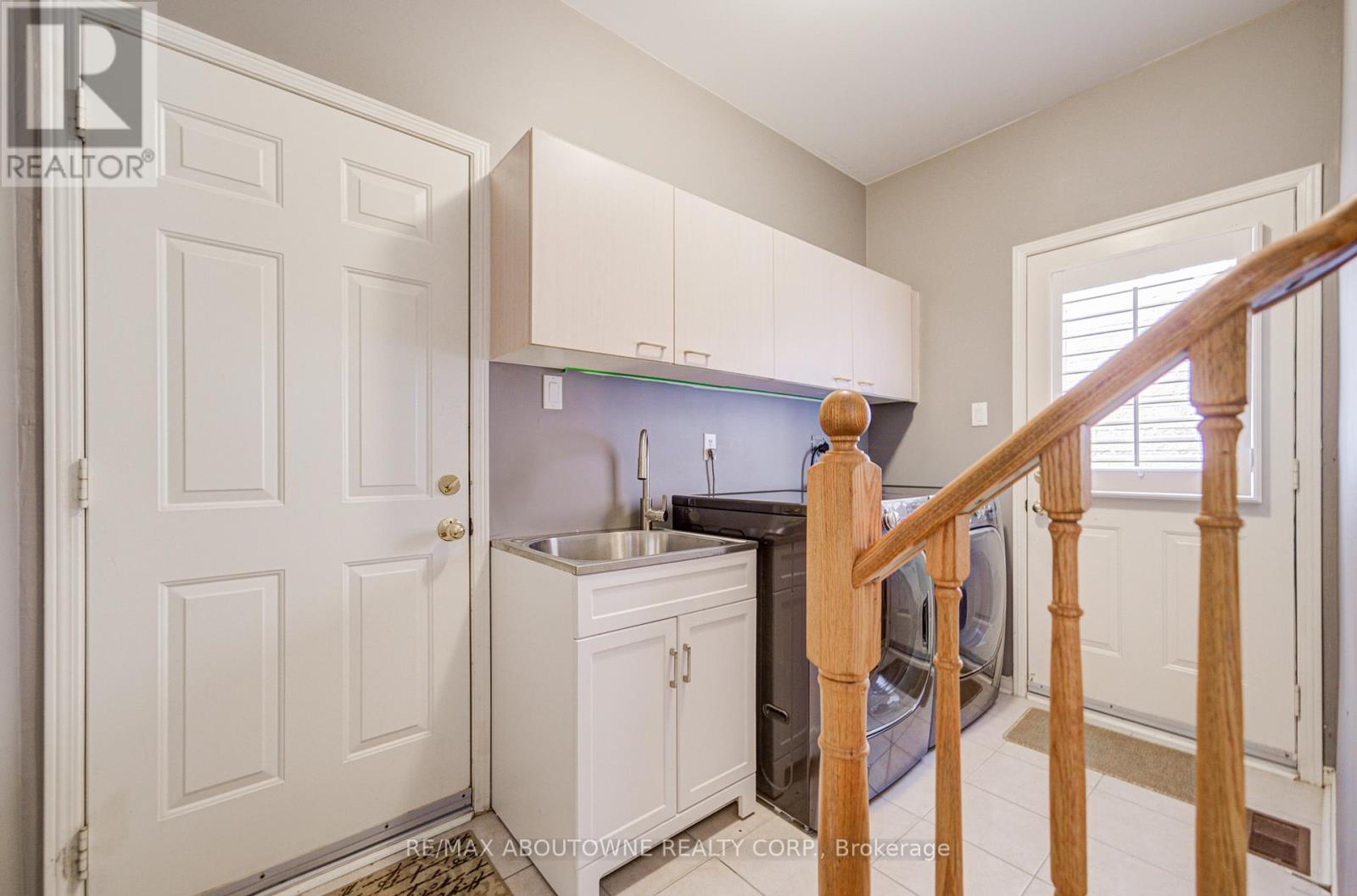 3041 Caulfield Crescent, Mississauga, Ontario  L5M 6J7 - Photo 14 - W12442838