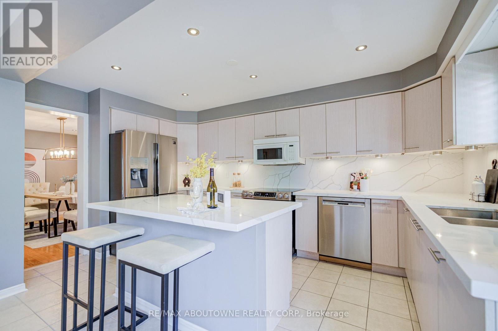 3041 Caulfield Crescent, Mississauga, Ontario  L5M 6J7 - Photo 18 - W12442838