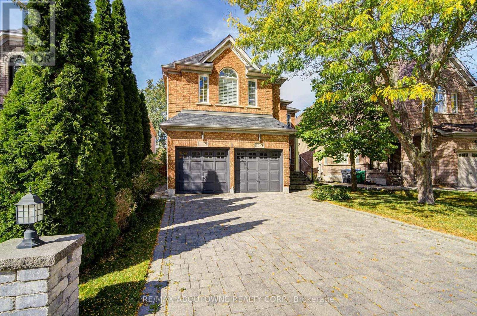 3041 Caulfield Crescent, Mississauga, Ontario  L5M 6J7 - Photo 2 - W12442838