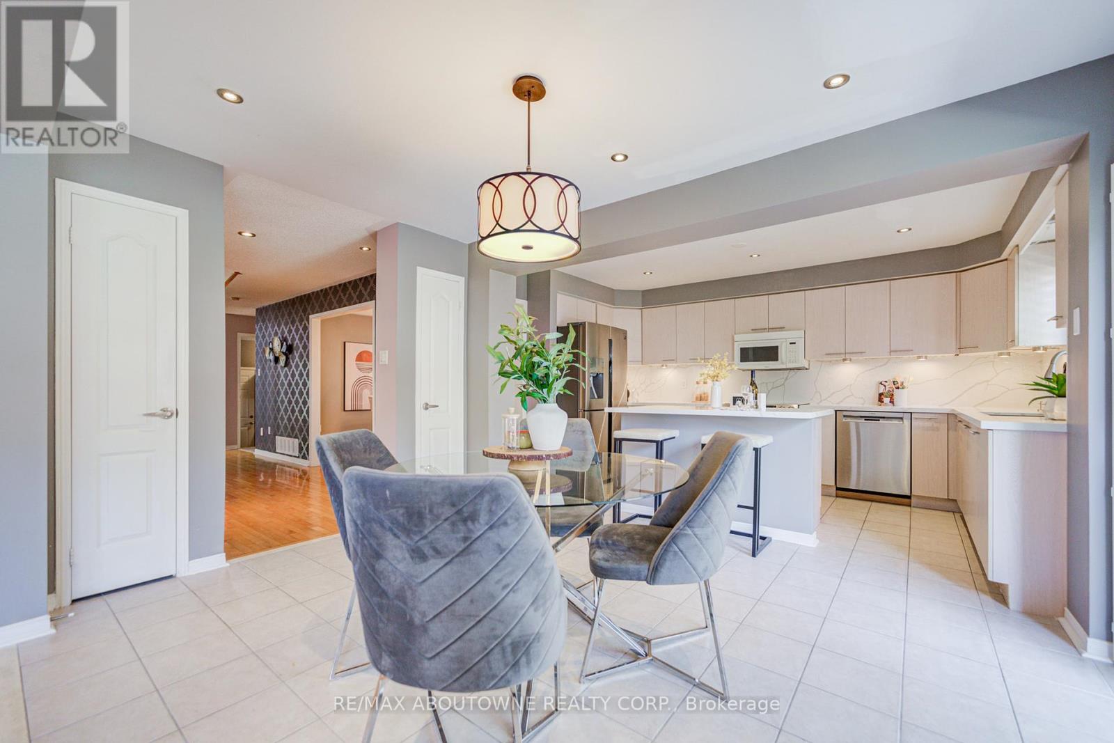 3041 Caulfield Crescent, Mississauga, Ontario  L5M 6J7 - Photo 23 - W12442838
