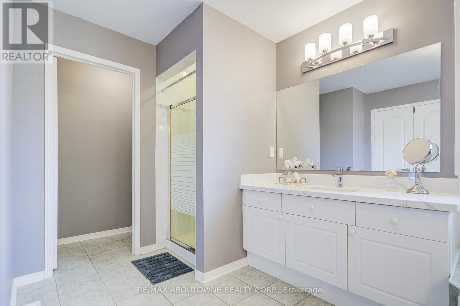 3041 Caulfield Crescent, Mississauga, Ontario  L5M 6J7 - Photo 38 - W12442838