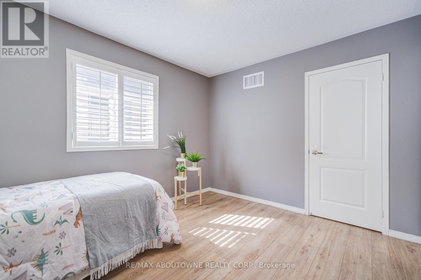 3041 Caulfield Crescent, Mississauga, Ontario  L5M 6J7 - Photo 44 - W12442838