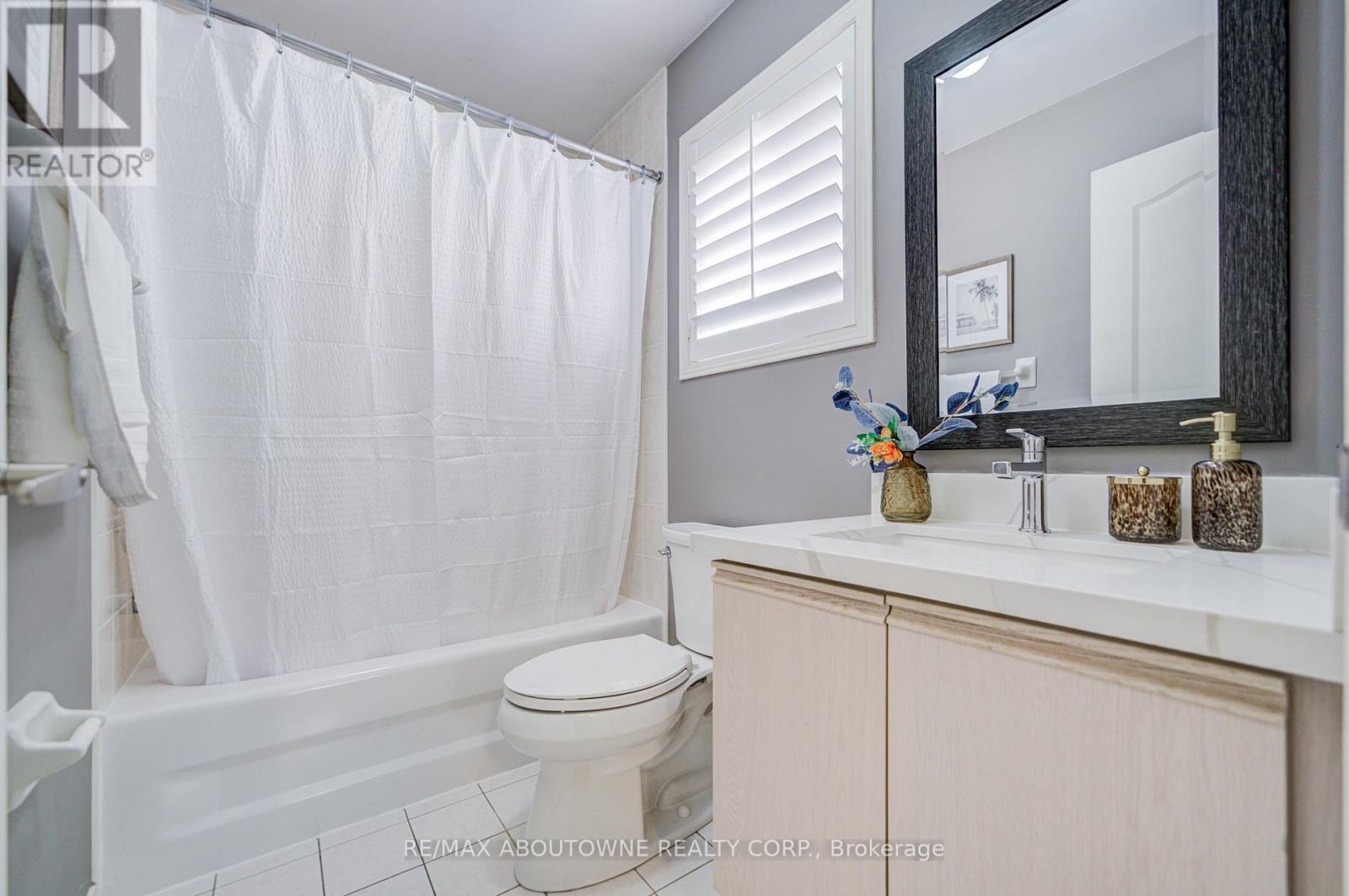 3041 Caulfield Crescent, Mississauga, Ontario  L5M 6J7 - Photo 47 - W12442838