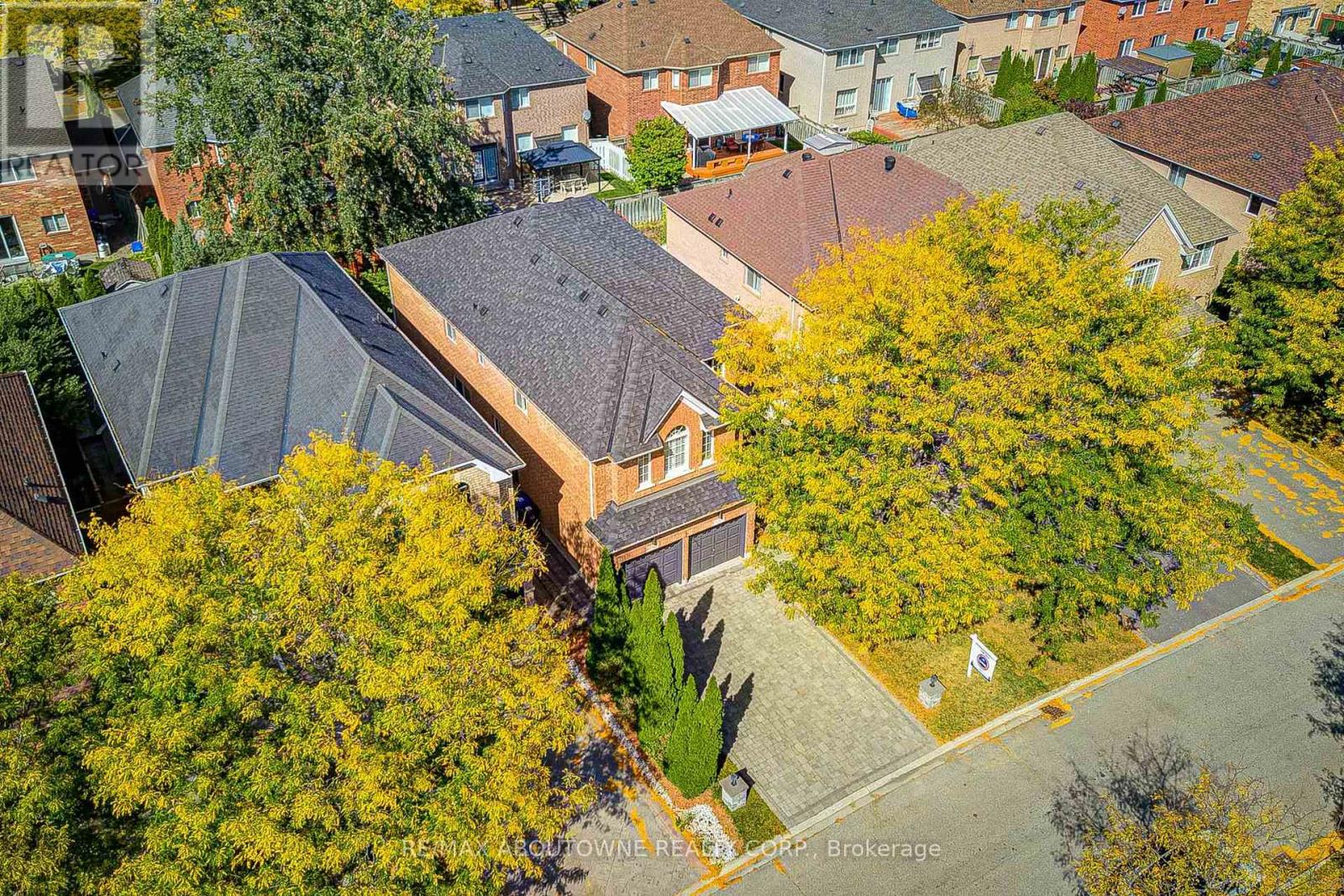 3041 Caulfield Crescent, Mississauga, Ontario  L5M 6J7 - Photo 5 - W12442838