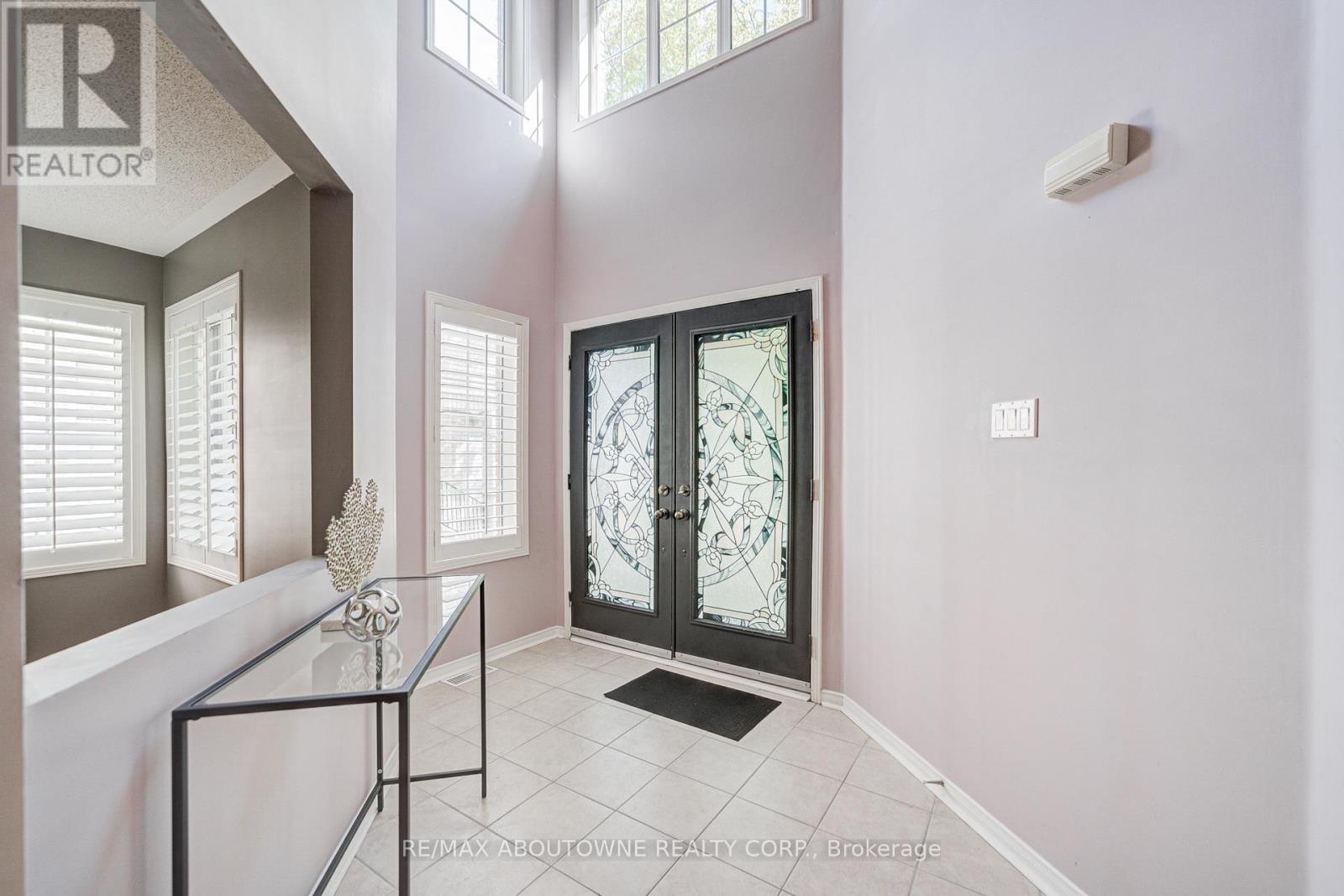 3041 Caulfield Crescent, Mississauga, Ontario  L5M 6J7 - Photo 7 - W12442838