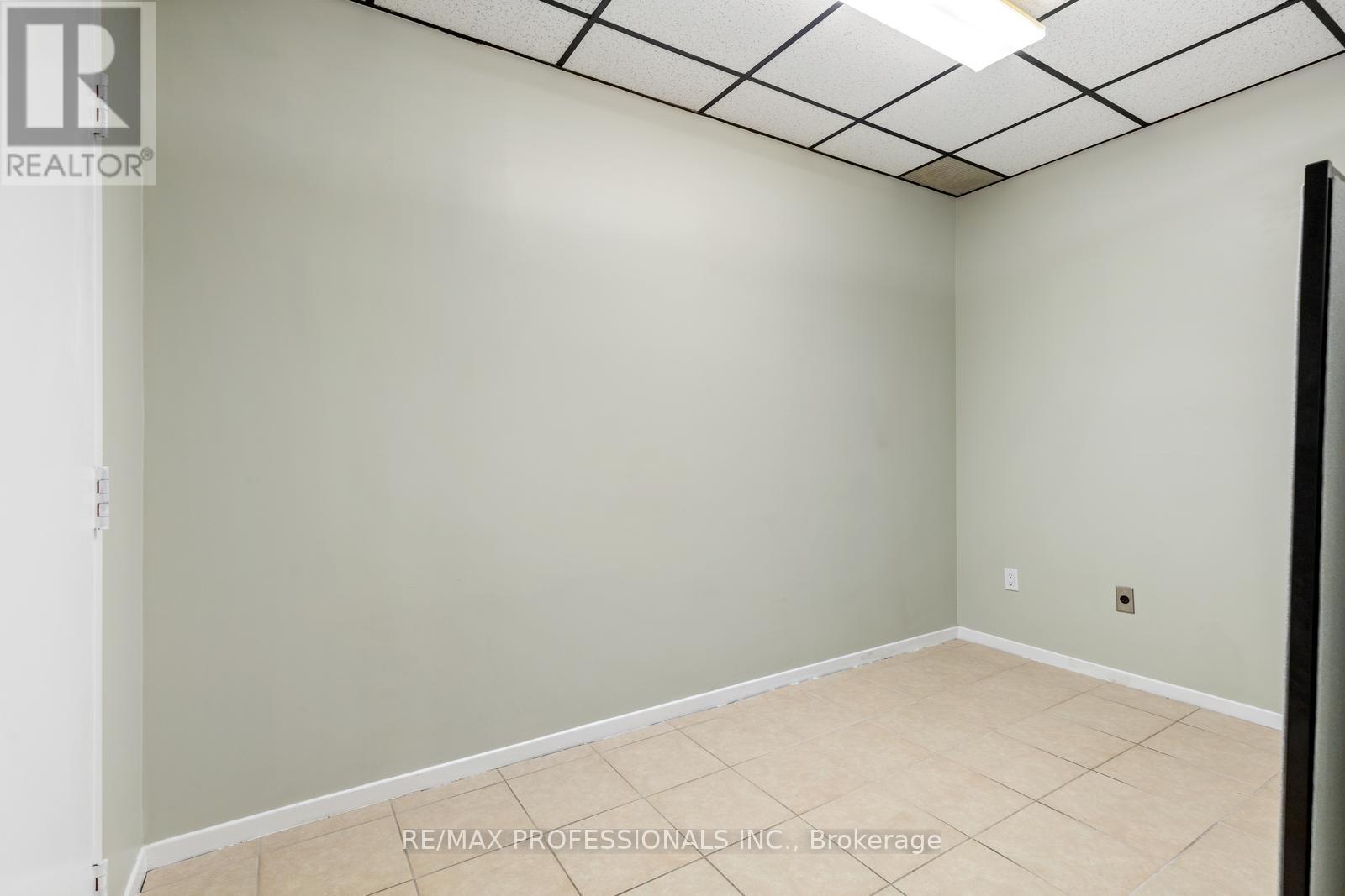 B3 - 4640 Jane Street, Toronto, Ontario  M3N 2K5 - Photo 17 - W12442852