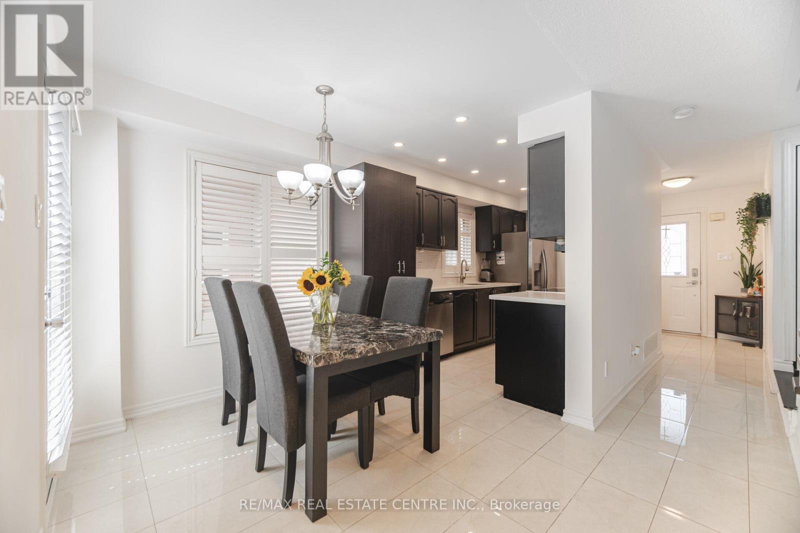 108 Barleyfield Road, Brampton (Sandringham-Wellington North), Ontario  L6R 2J4 - Photo 12 - W12442875