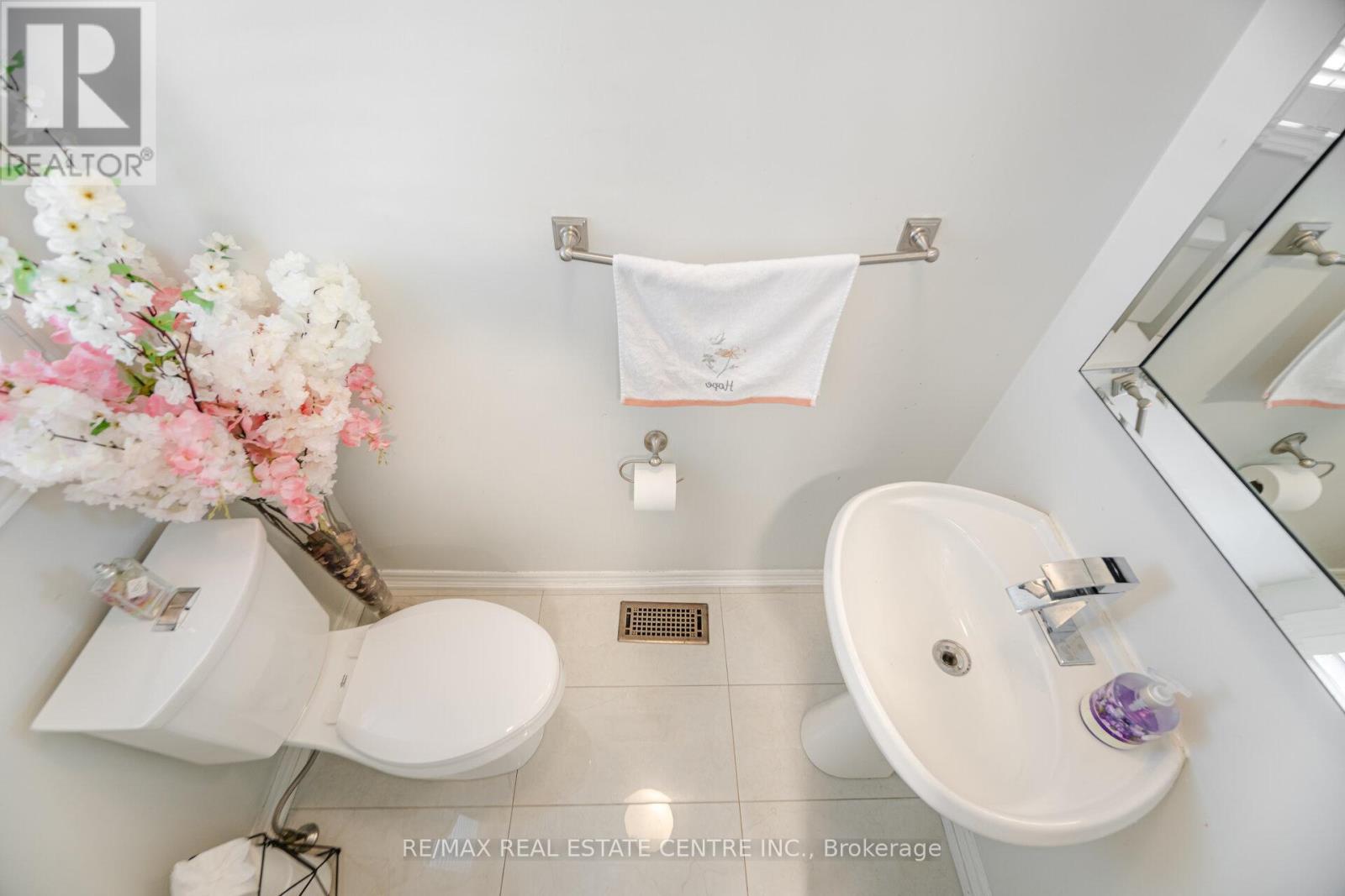 108 Barleyfield Road, Brampton (Sandringham-Wellington North), Ontario  L6R 2J4 - Photo 16 - W12442875