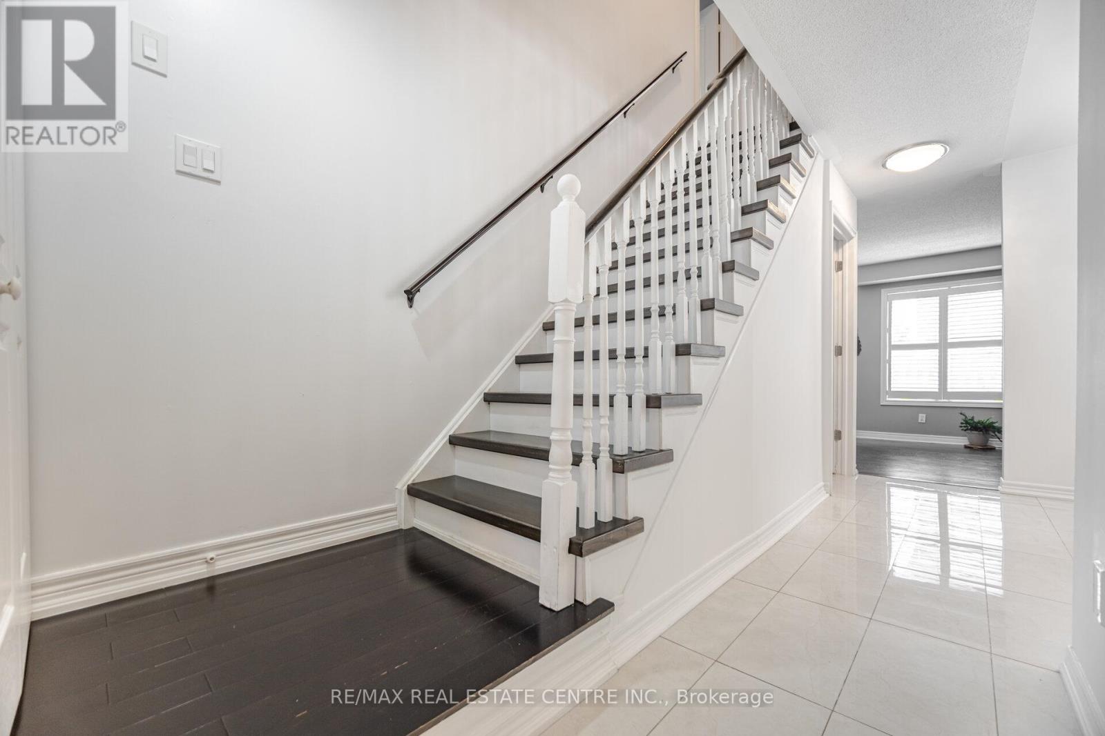 108 Barleyfield Road, Brampton (Sandringham-Wellington North), Ontario  L6R 2J4 - Photo 17 - W12442875
