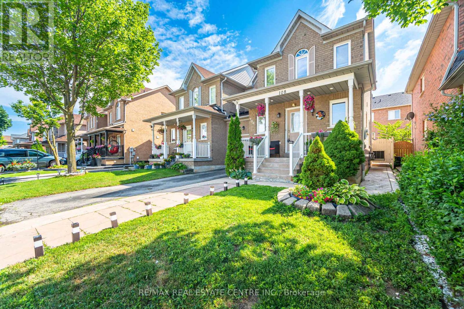 108 Barleyfield Road, Brampton (Sandringham-Wellington North), Ontario  L6R 2J4 - Photo 4 - W12442875