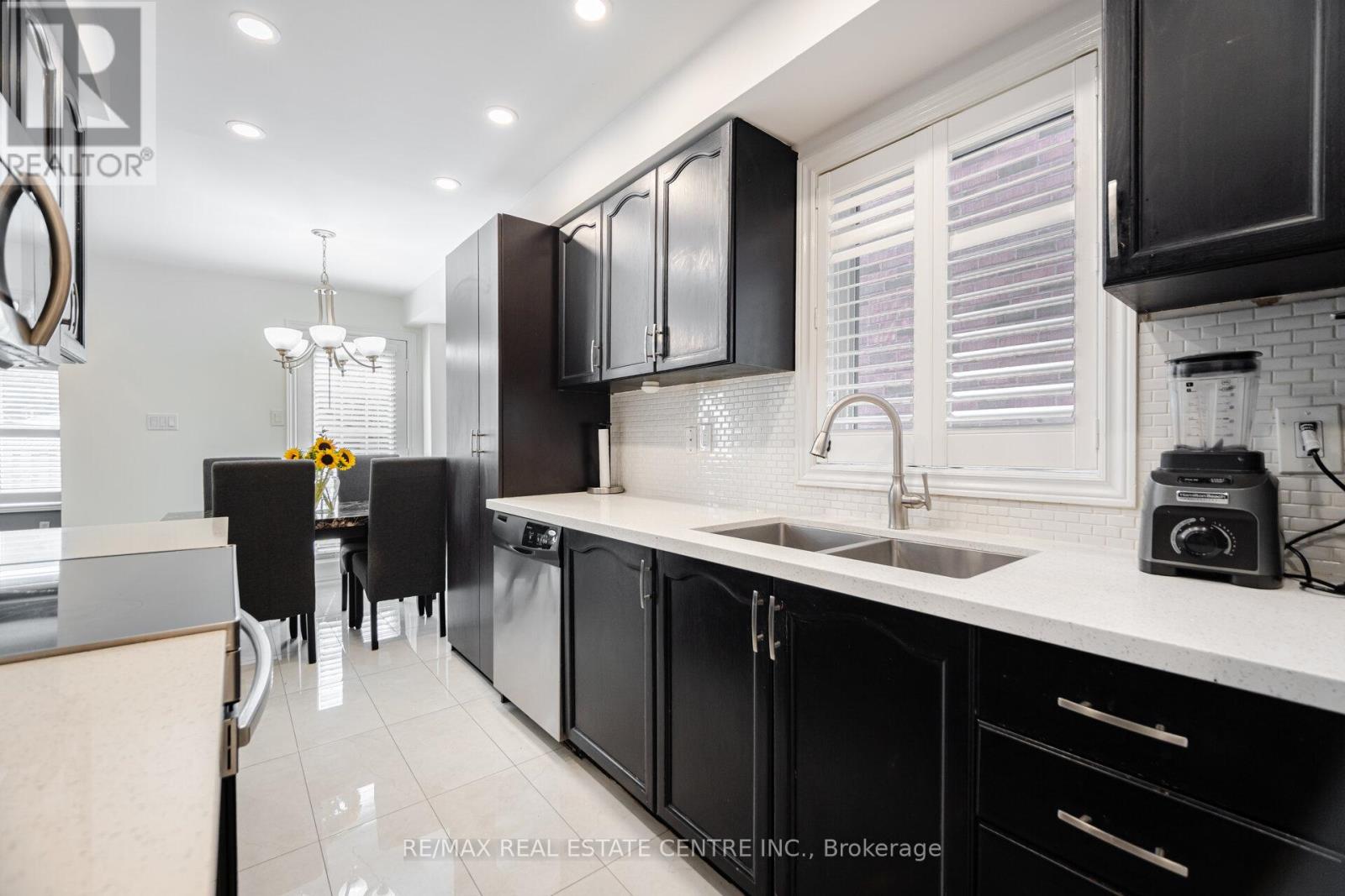 108 Barleyfield Road, Brampton (Sandringham-Wellington North), Ontario  L6R 2J4 - Photo 8 - W12442875