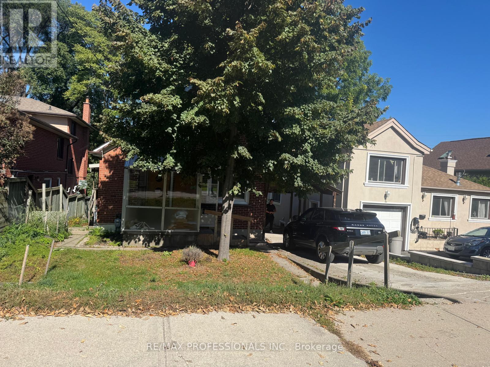8 Daniels Street, Toronto, Ontario  M8Y 1L7 - Photo 1 - W12442893