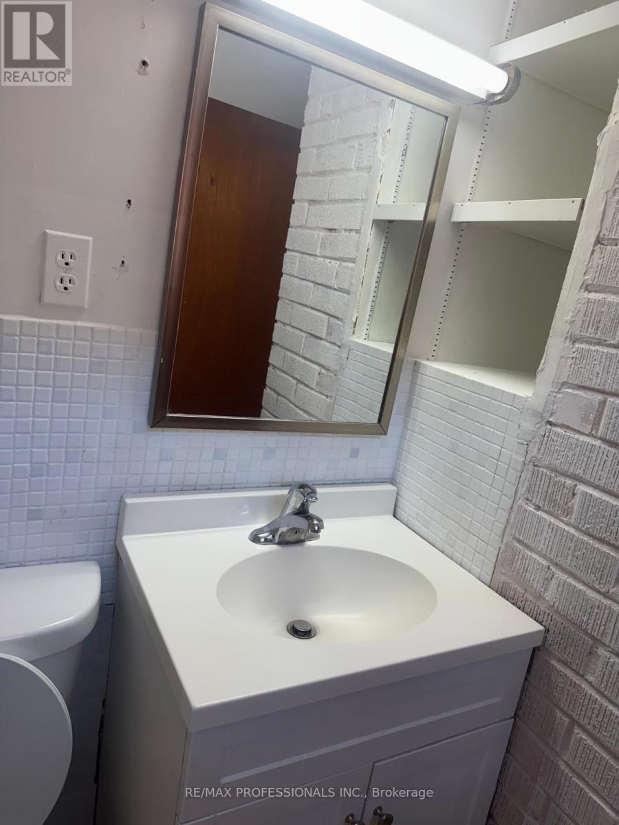 8 Daniels Street, Toronto, Ontario  M8Y 1L7 - Photo 18 - W12442893