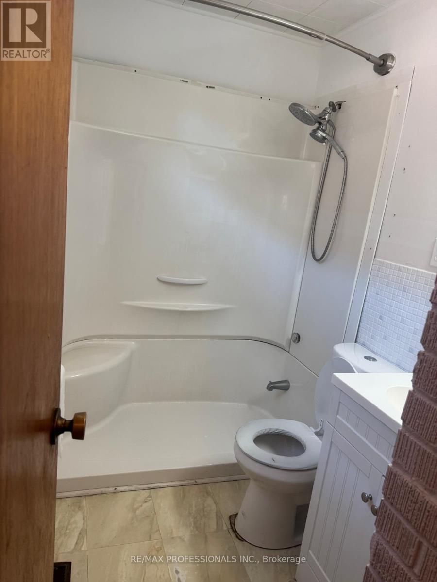 8 Daniels Street, Toronto, Ontario  M8Y 1L7 - Photo 19 - W12442893