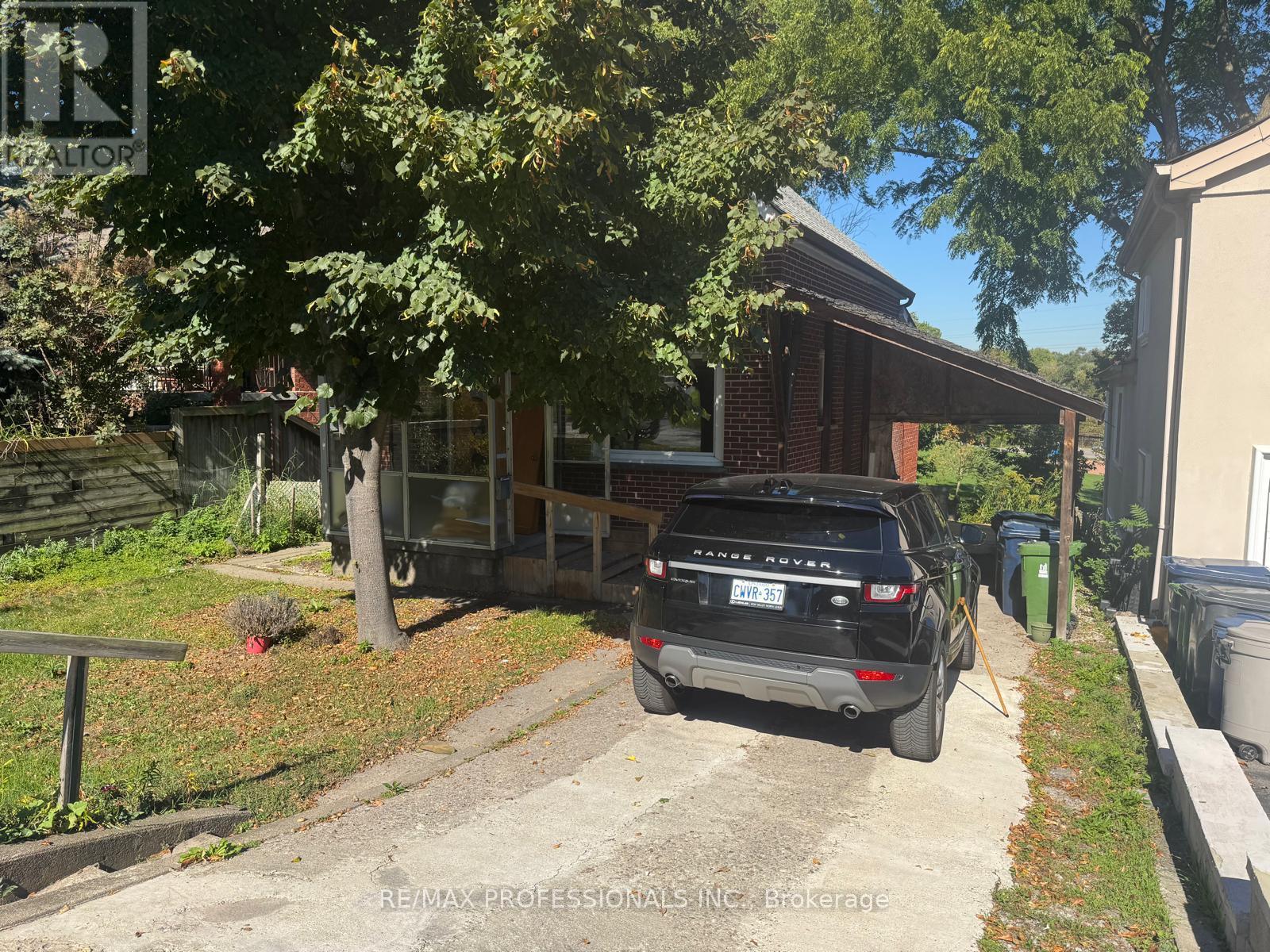 8 Daniels Street, Toronto, Ontario  M8Y 1L7 - Photo 2 - W12442893