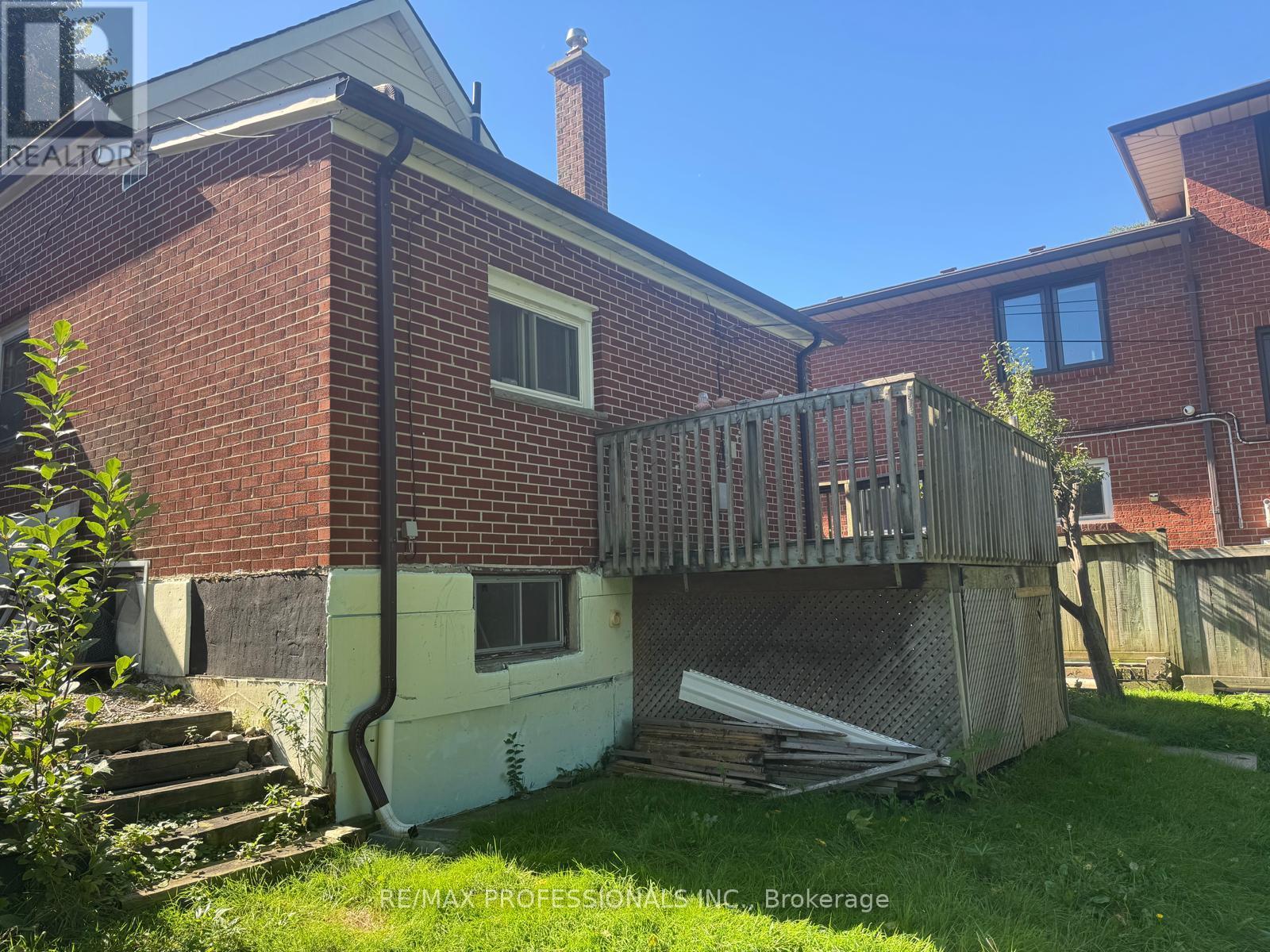 8 Daniels Street, Toronto, Ontario  M8Y 1L7 - Photo 20 - W12442893