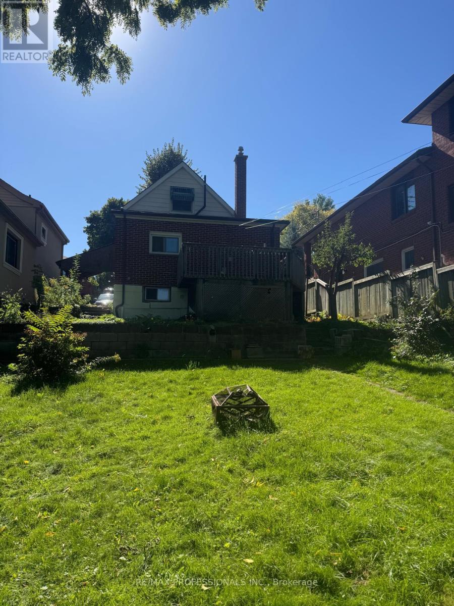 8 Daniels Street, Toronto, Ontario  M8Y 1L7 - Photo 24 - W12442893