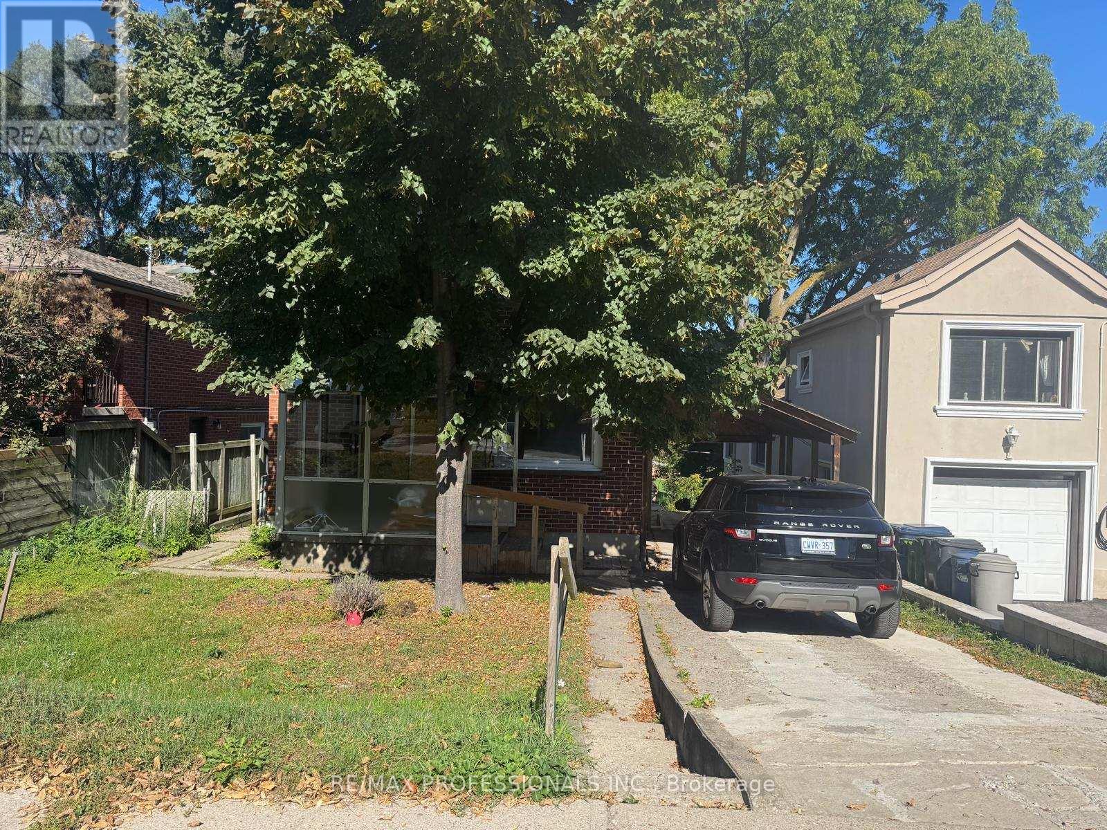 8 Daniels Street, Toronto, Ontario  M8Y 1L7 - Photo 3 - W12442893