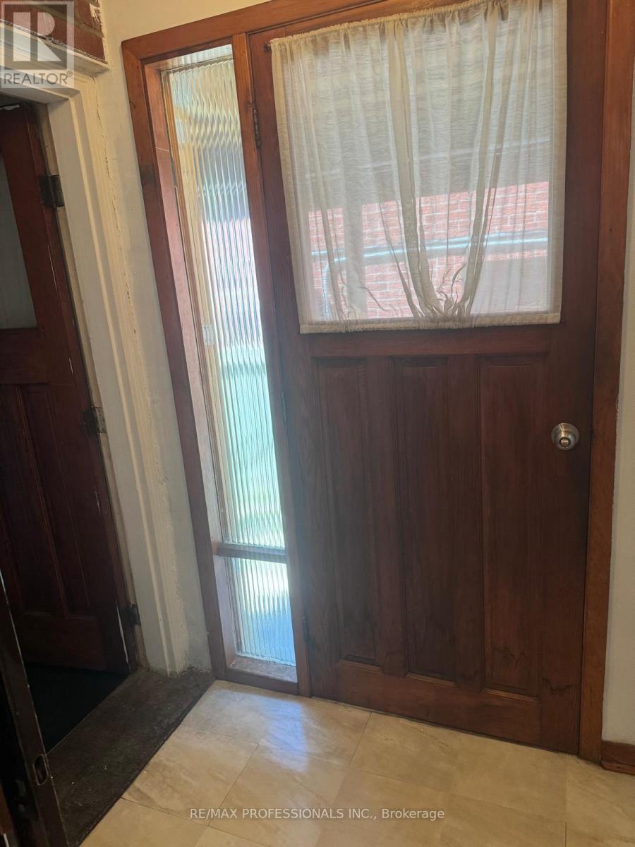 8 Daniels Street, Toronto, Ontario  M8Y 1L7 - Photo 4 - W12442893