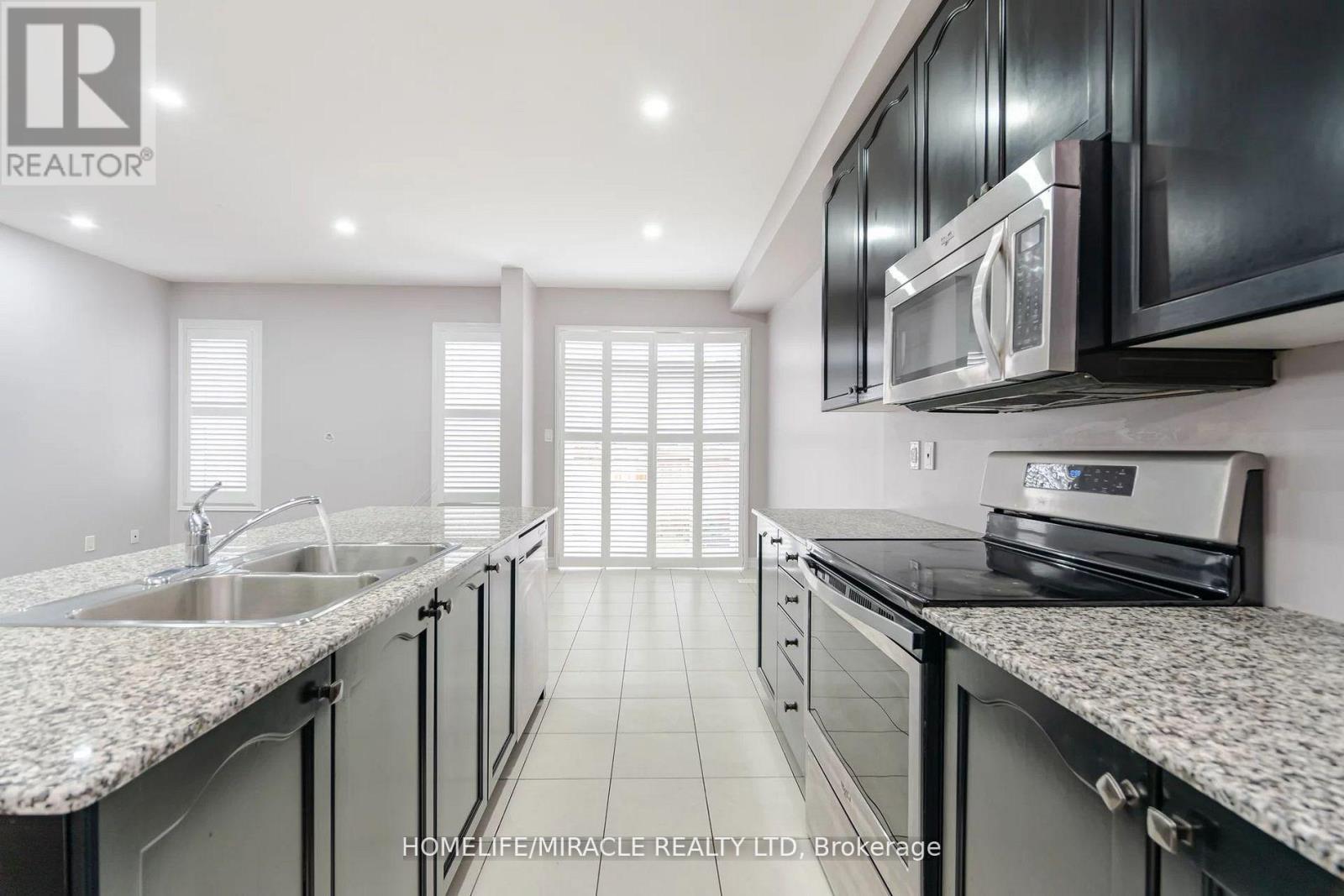 93 Kempenfelt Trail, Brampton, Ontario  L7A 0Z9 - Photo 12 - W12442903