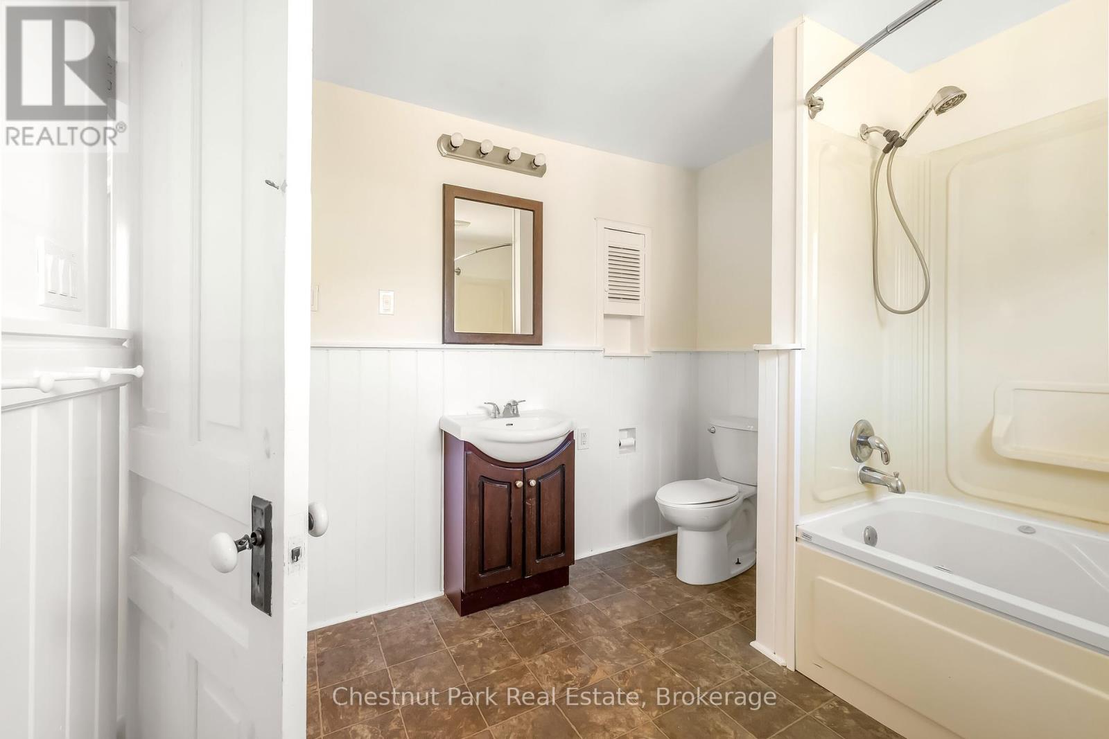 1208 4th Avenue E, Owen Sound, Ontario  N4K 2P6 - Photo 32 - X12439715