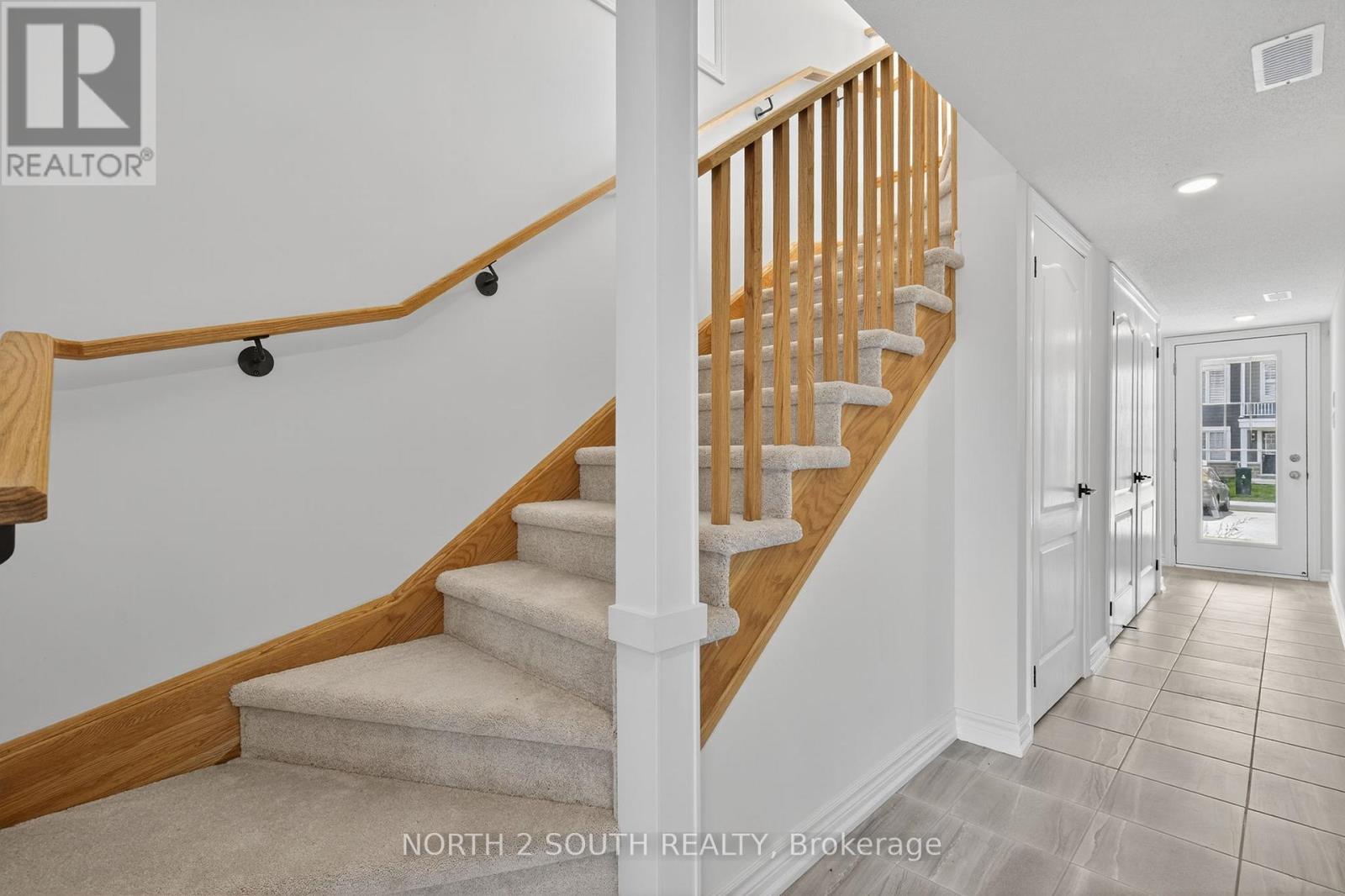 11 Lana Circle, Wasaga Beach, Ontario  L9Z 0L2 - Photo 4 - S12313861