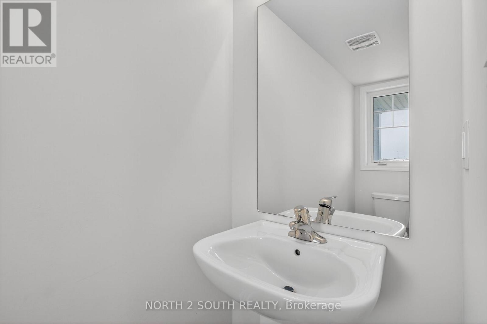 11 Lana Circle, Wasaga Beach, Ontario  L9Z 0L2 - Photo 8 - S12313861