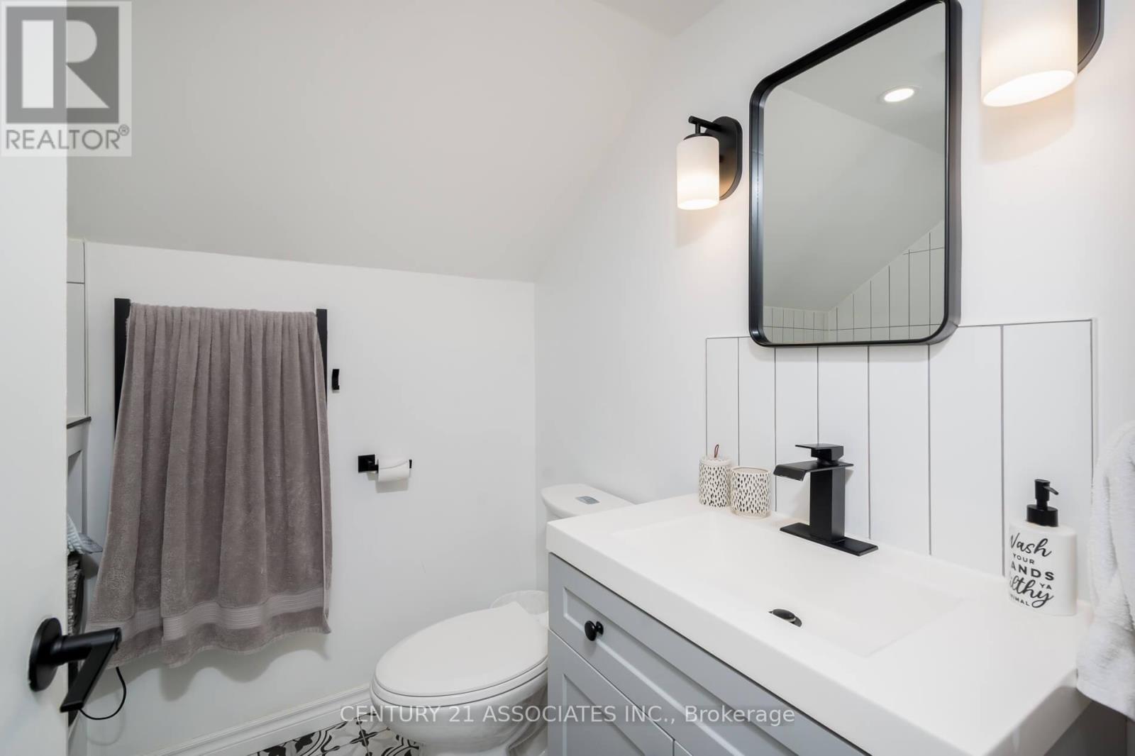 3 Clarke Street, Grimsby (Grimsby East), Ontario  L3M 1Y5 - Photo 28 - X12442841