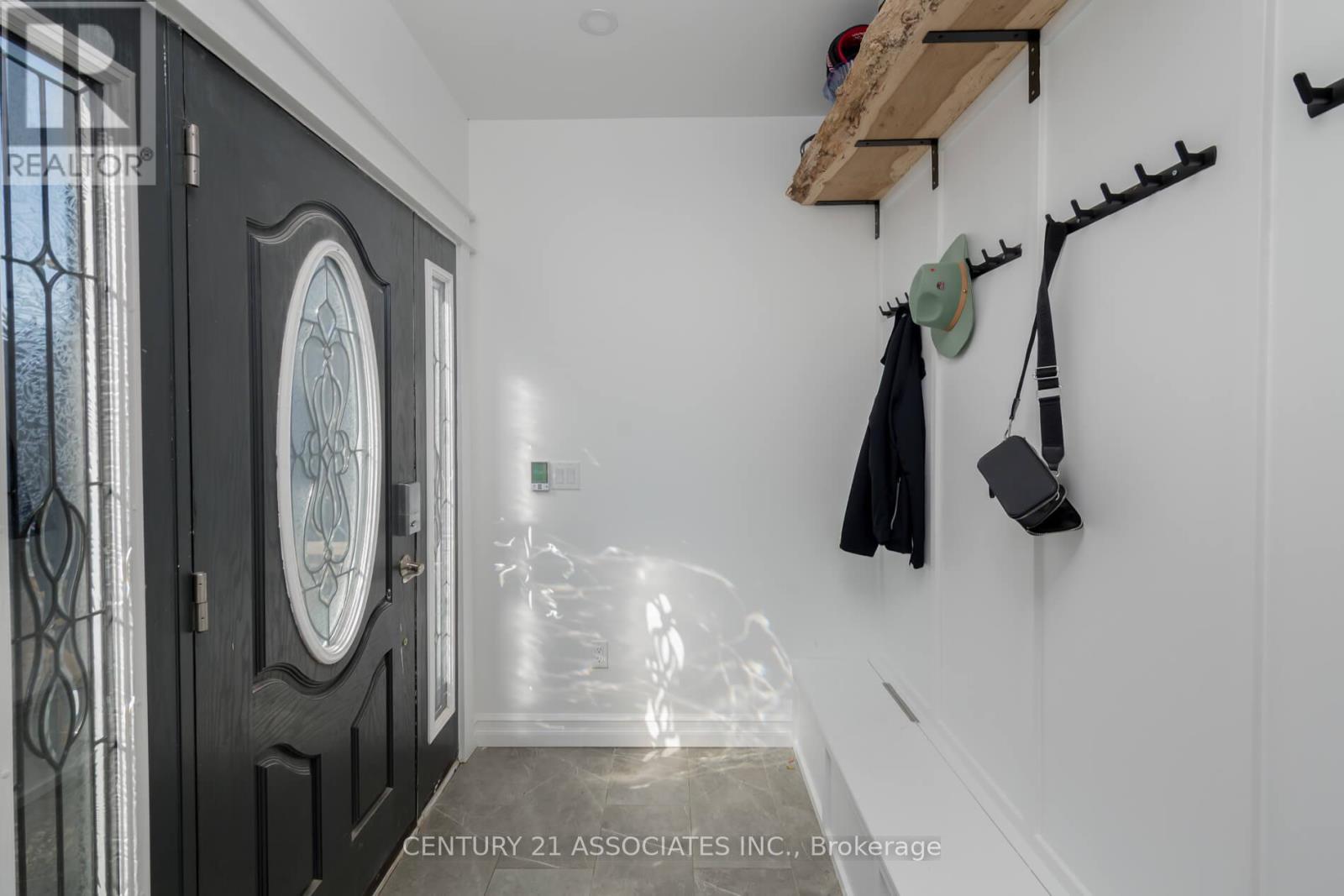 3 Clarke Street, Grimsby (Grimsby East), Ontario  L3M 1Y5 - Photo 5 - X12442841