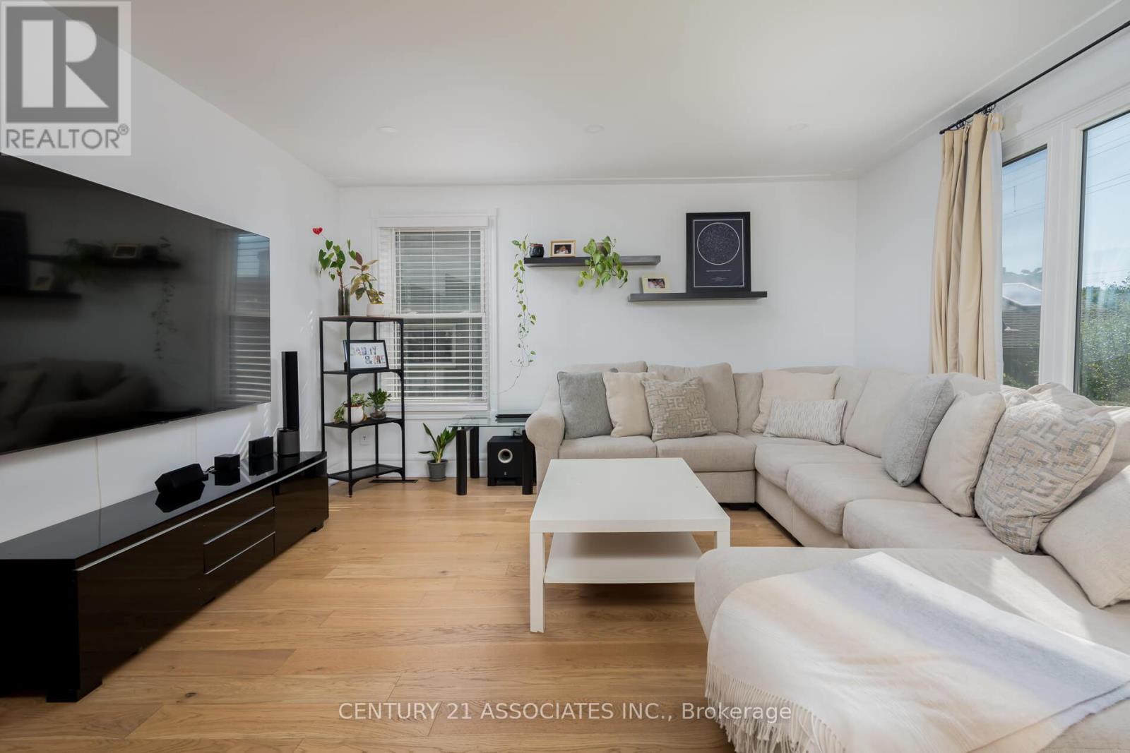3 Clarke Street, Grimsby (Grimsby East), Ontario  L3M 1Y5 - Photo 6 - X12442841